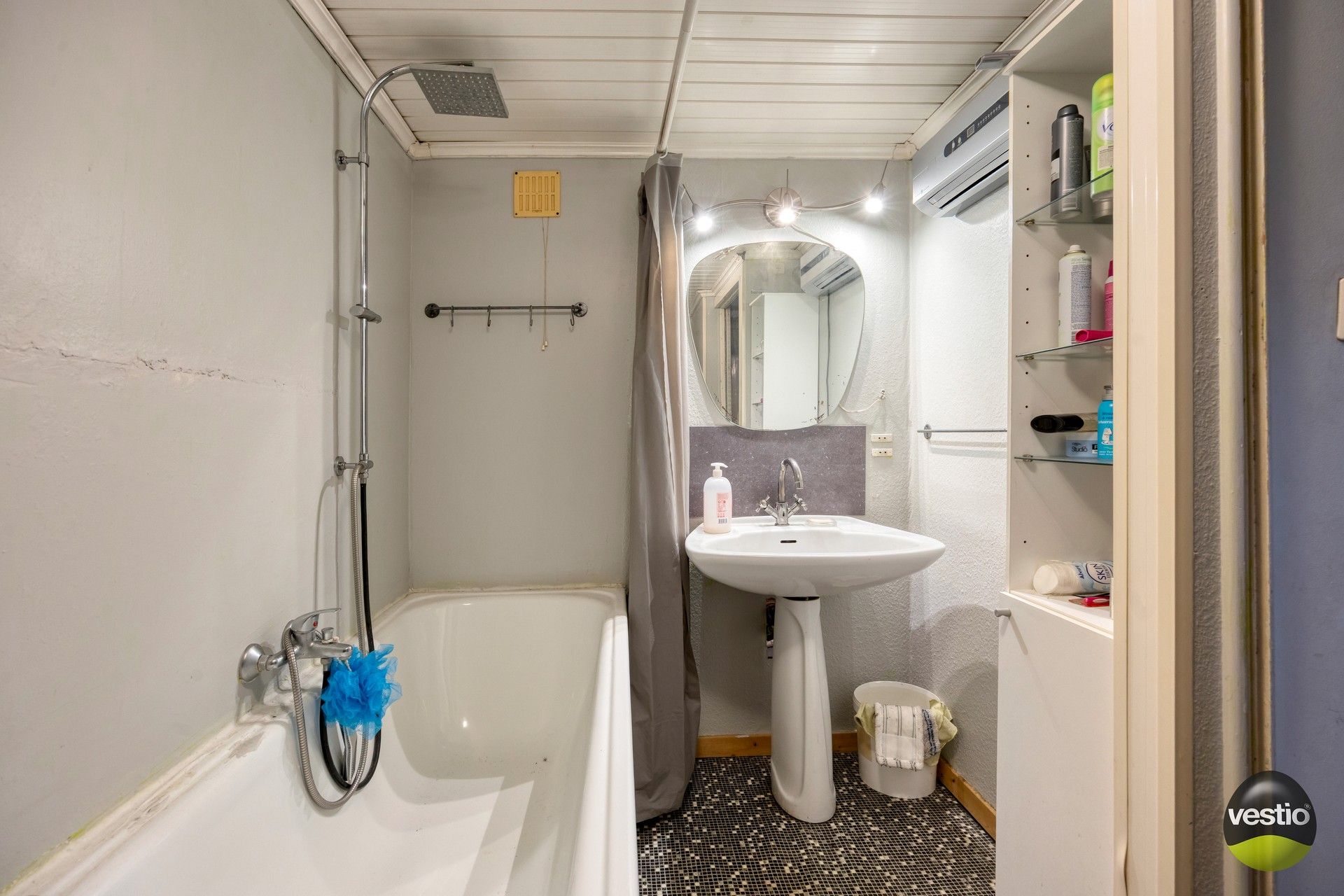 Te renoveren woning met bijgebouwen in het rustige centrum van Bevingen (Sint-Truiden) foto 17