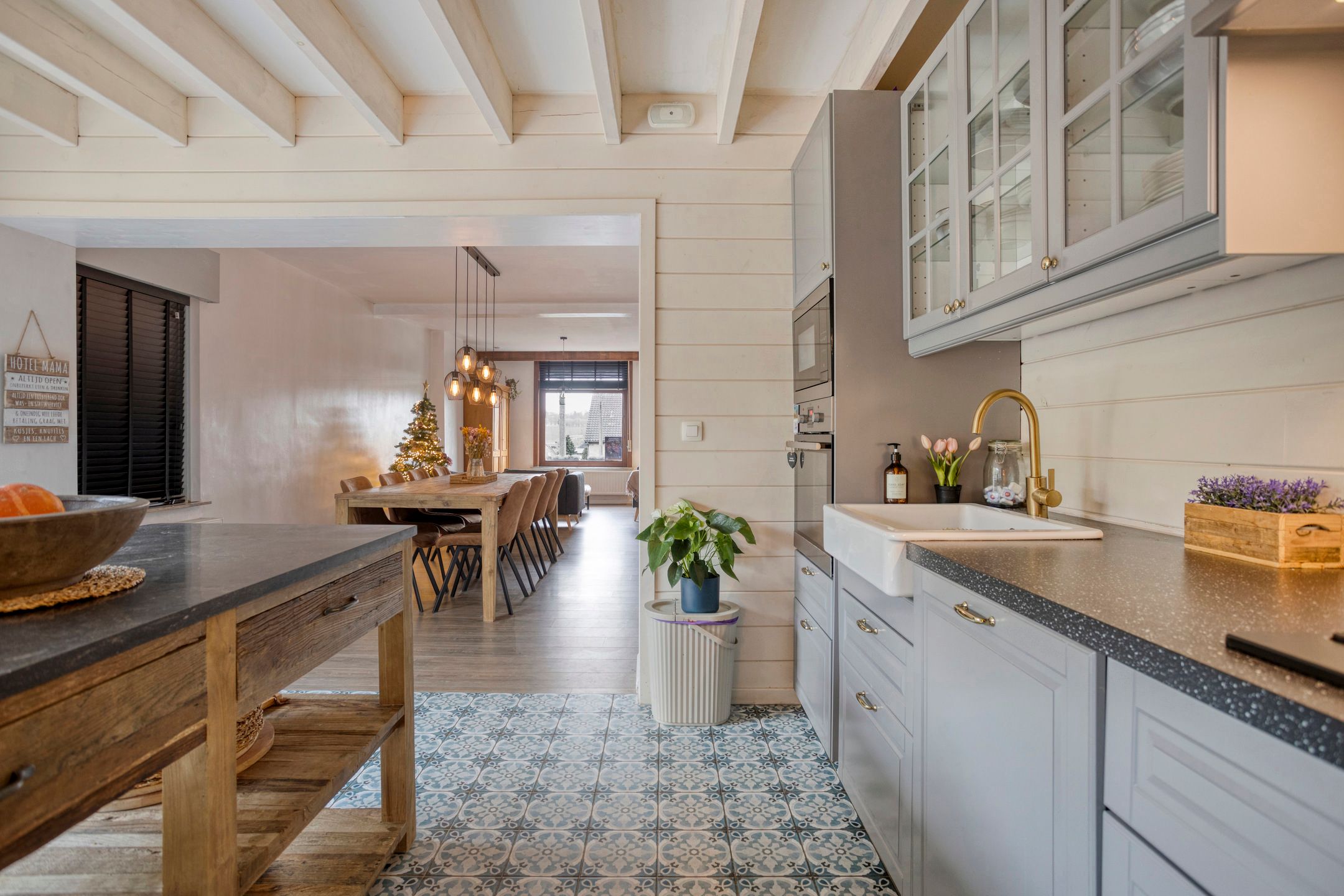 Authentieke woning met 5 slaapkamers op een ruim perceel foto 10