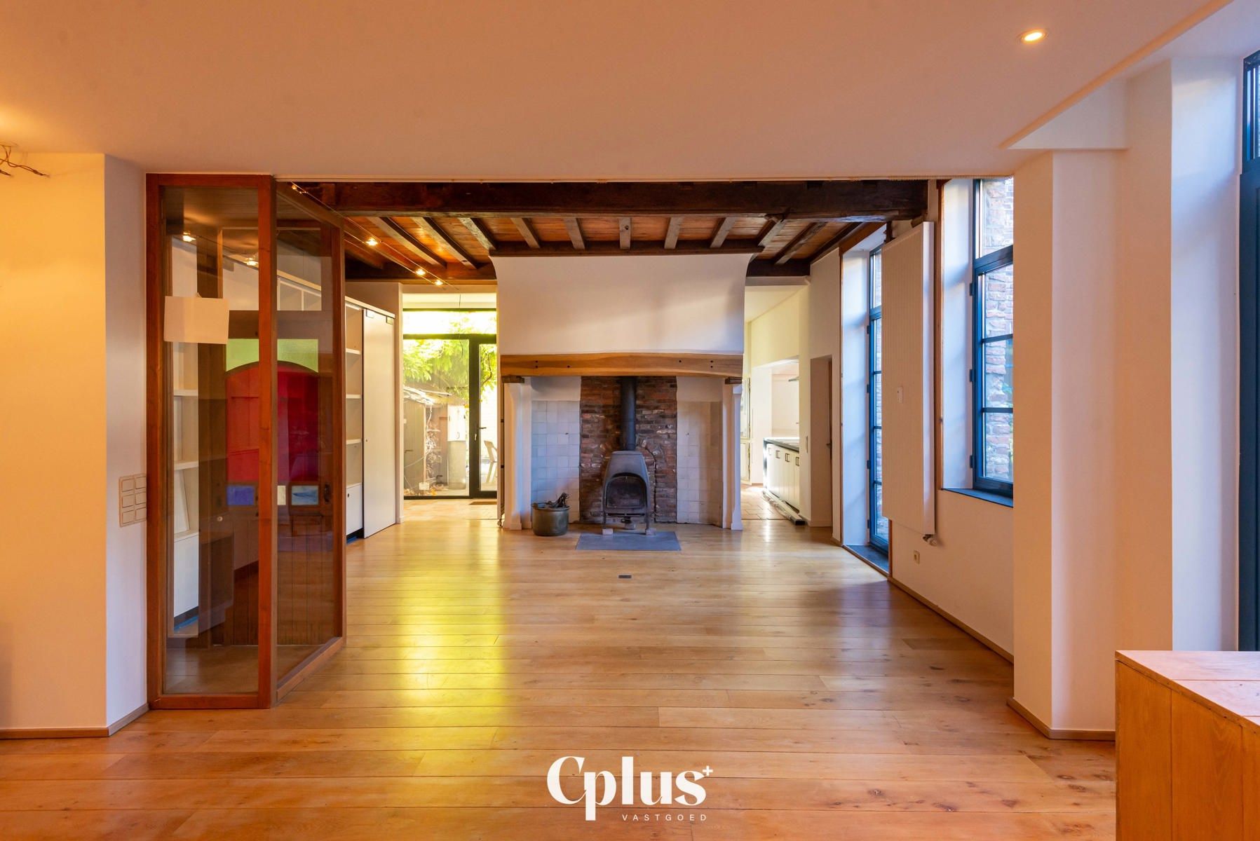 Gelijkvloers appartement - Te huur foto {{pictureIndex}}