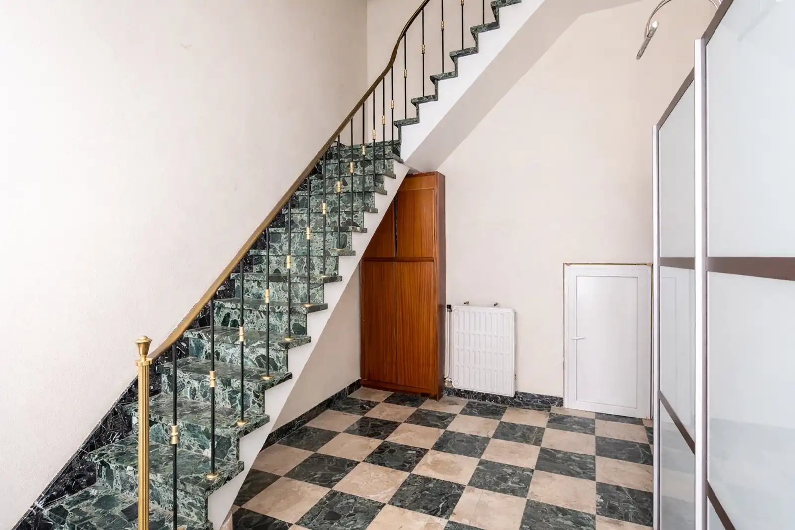 Prachtig gerenoveerd appartement met 3 ruime slaapkamers en terras foto 21