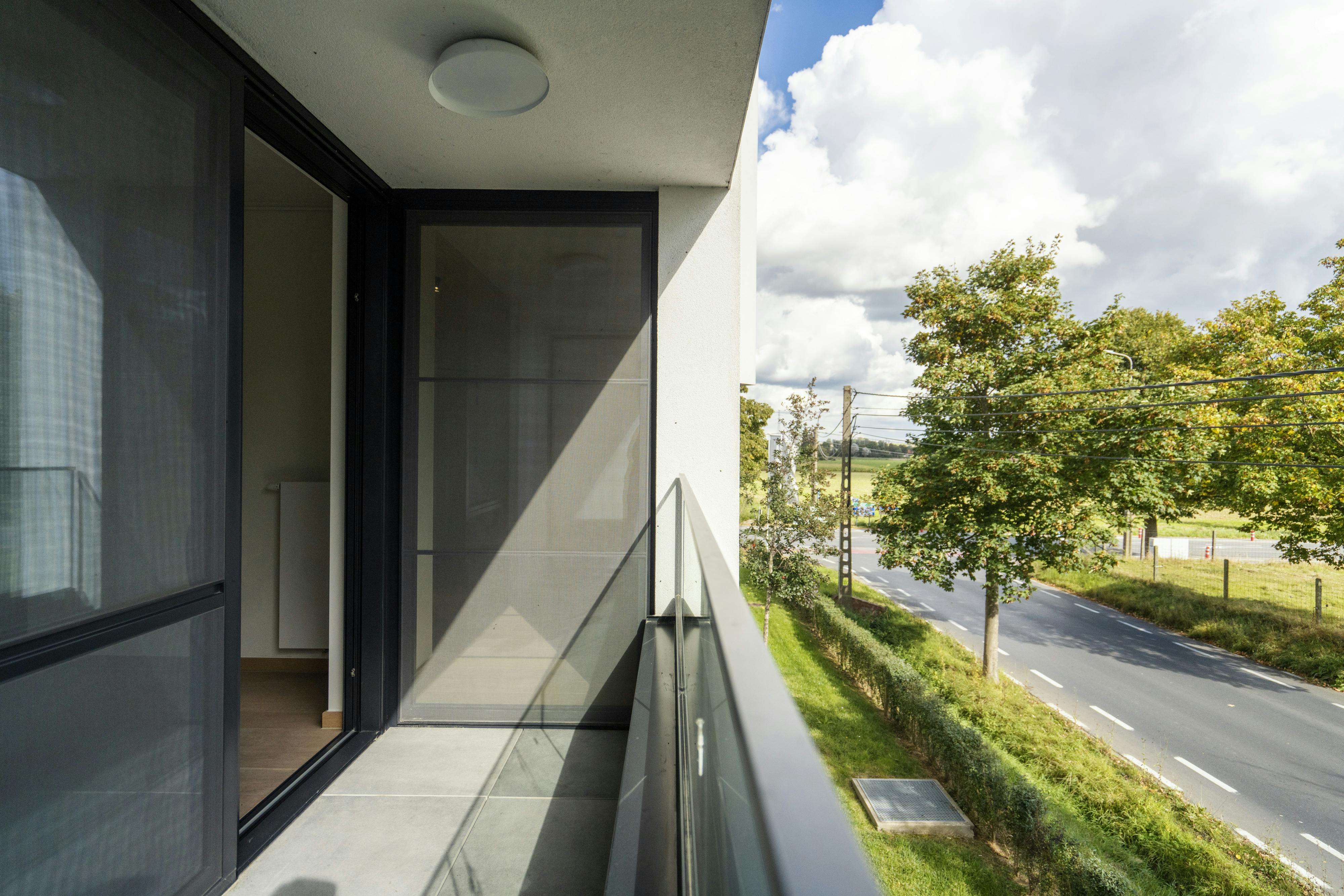 Verzorgde assistentiewoning met terras en uitzicht te Zwevegem foto 6