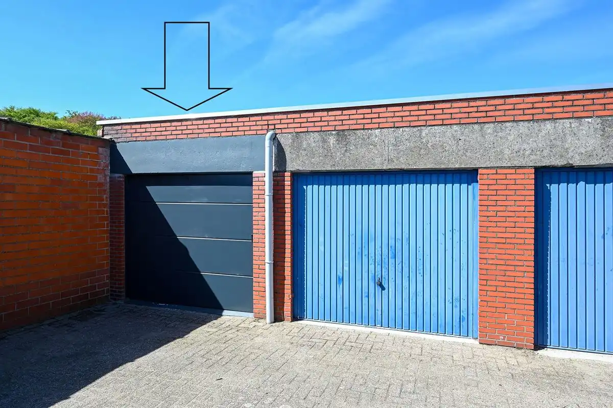 Top gerenoveerd appartement incl garage foto 18
