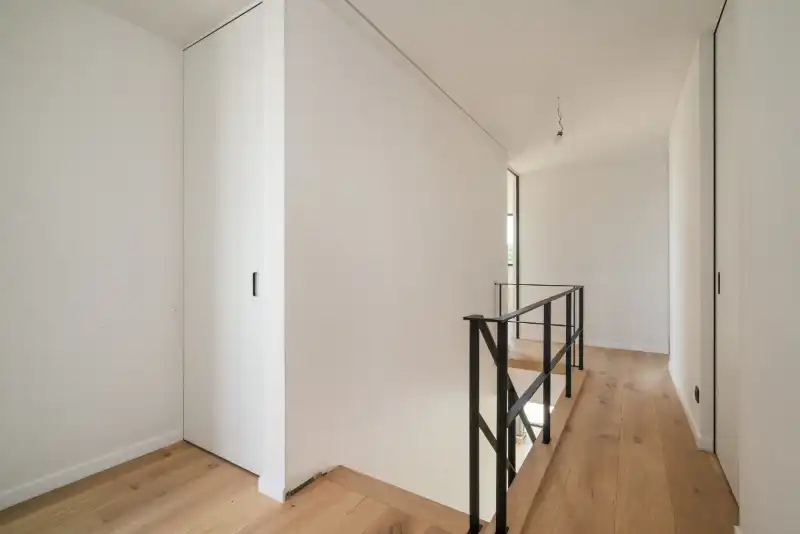 Exclusieve NIEUWBOUW DRIE-GEVELVILLA afgewerkt in duurzame materialen,  3-4 slaapkamers met dressingruimte, domotica en overal massieve eikparket. foto 6