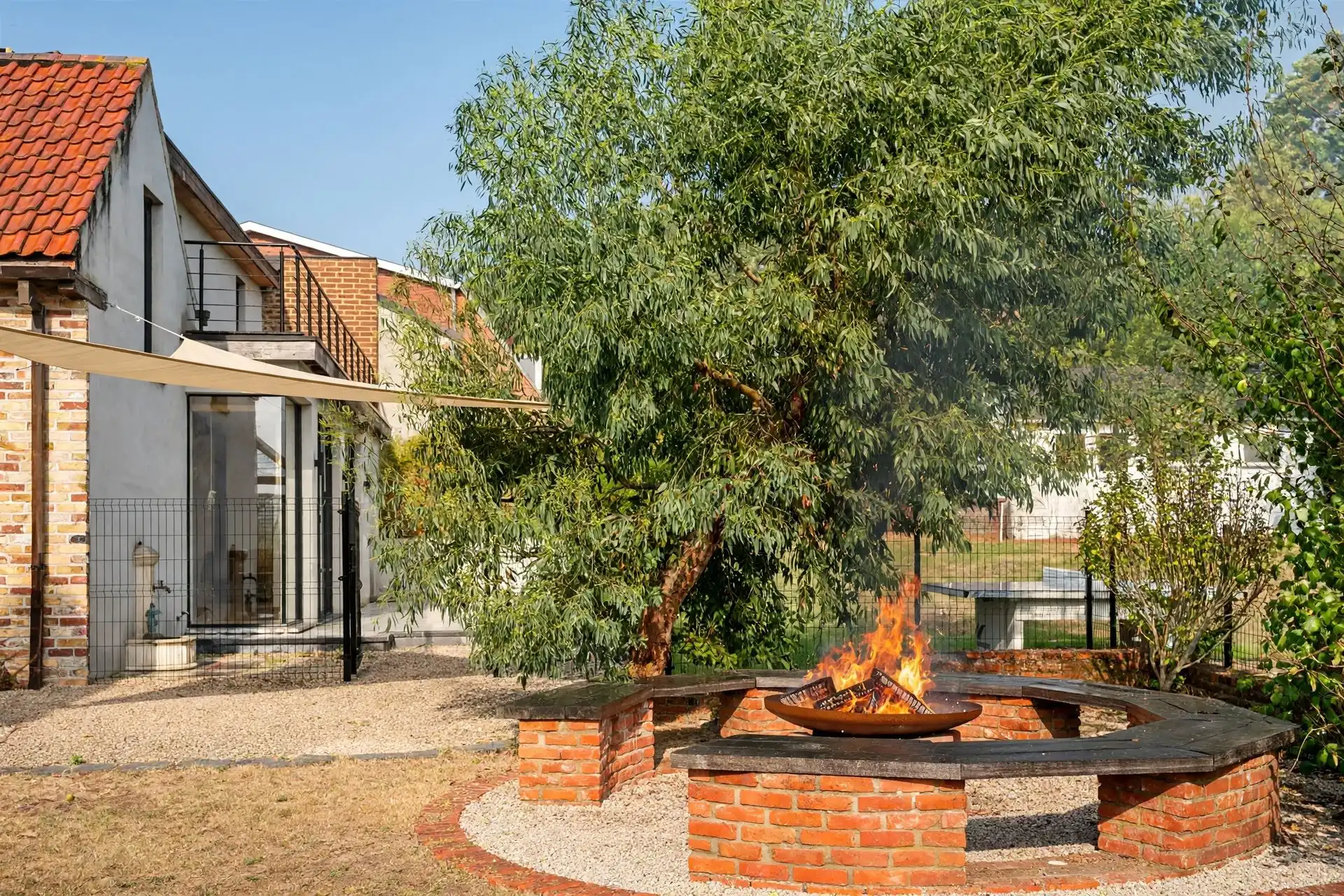 Ruime karakterwoning met 4 slk, grote tuin en charme. foto 37