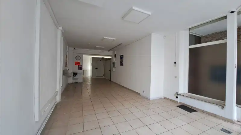 Instapklare Winkelruimte op commerciële ligging te huur in centrrum Brugge foto 3