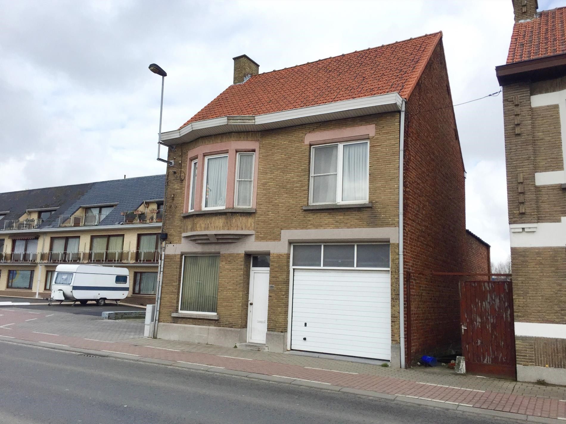 RUIME RIJWONING MET TUIN EN GARAGE foto 9