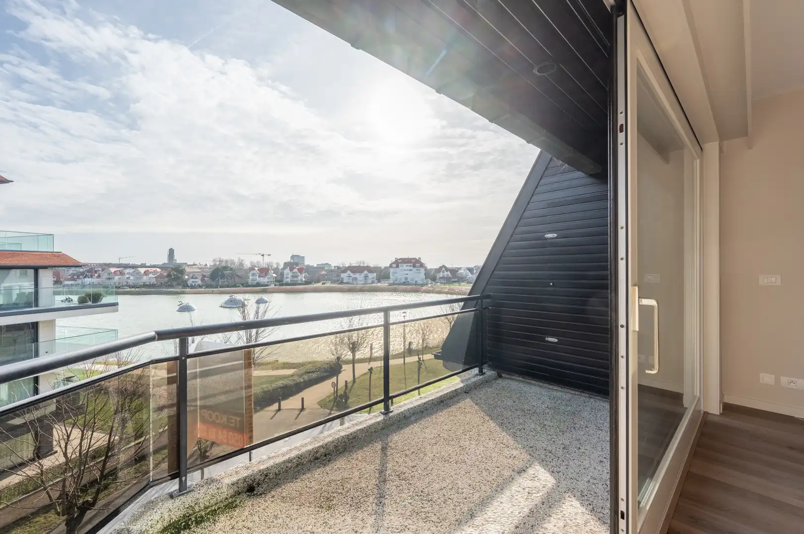 Ruim en zonnig appartement van 122 m² met open zicht op het Zegemeer. foto 8