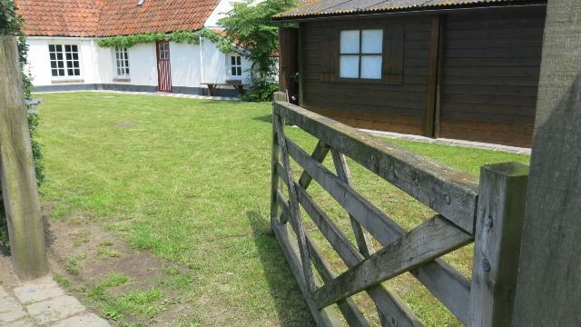 Sint-Rita Moerkerke Idyllische hoevetje op 295 m2 grond, volledig omheind, 3 slaapkamers foto 1