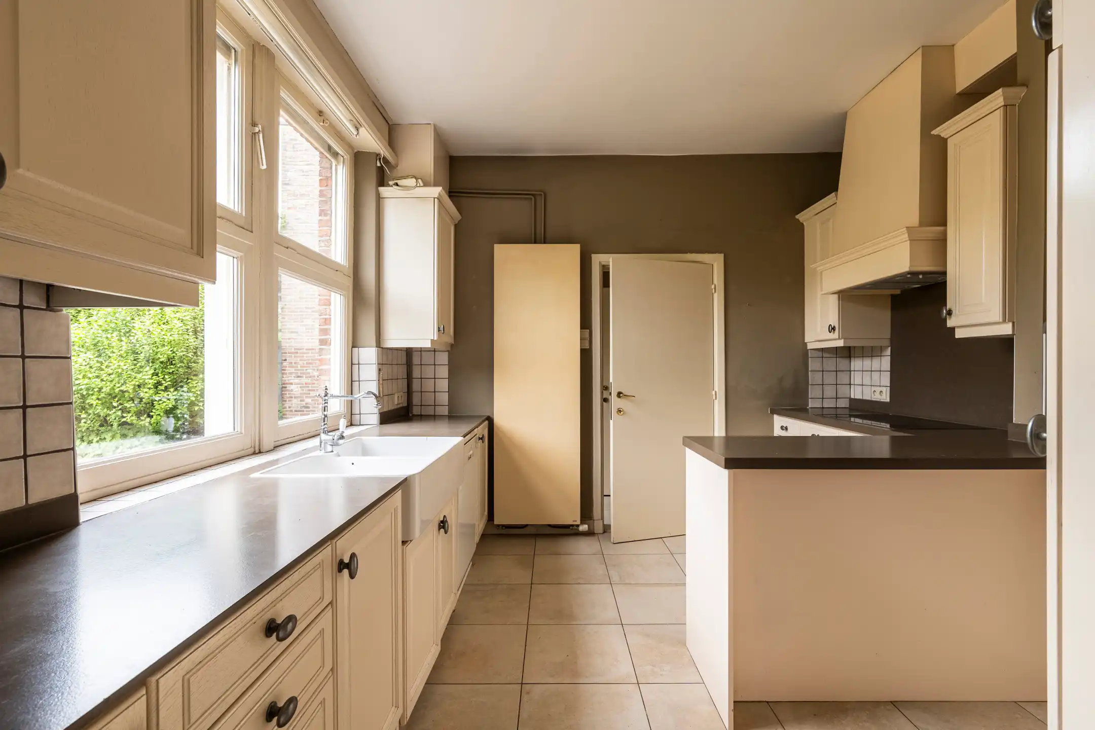 Ruime woning met 6 slpks en garage in centrum Beerse foto 8