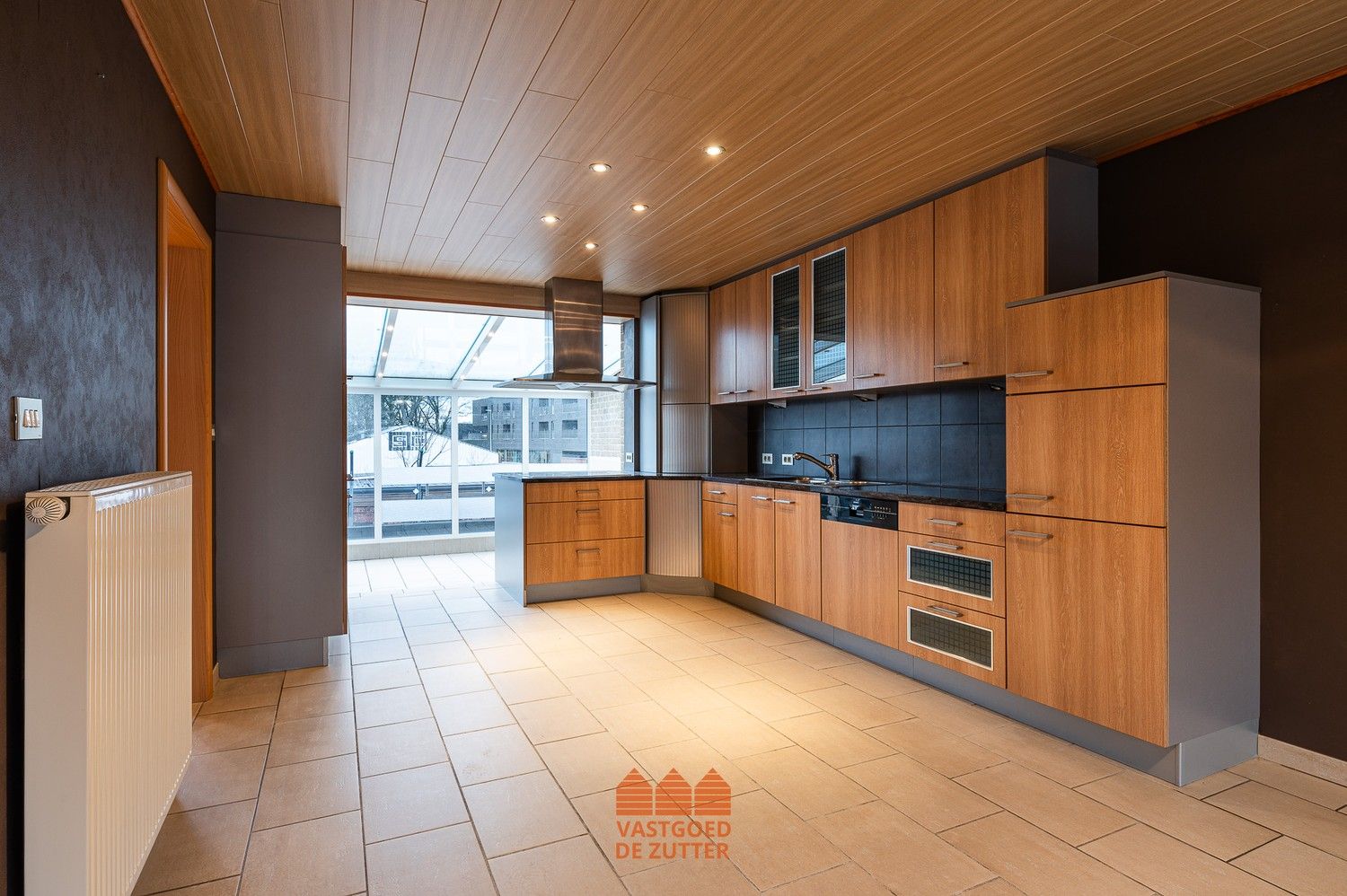 Ruime woning met garage en verhuurde studio foto 6