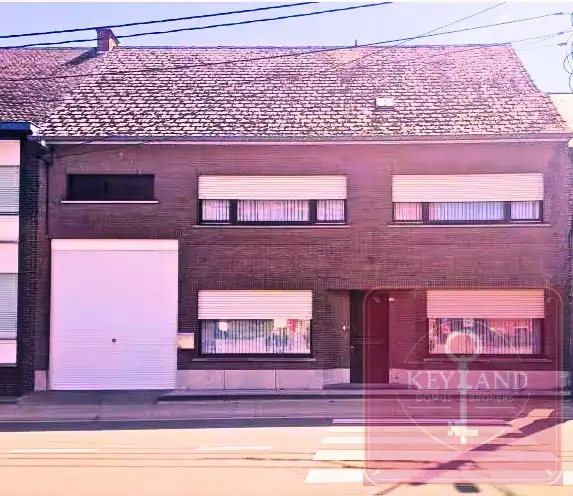 Te renoveren woning waar men het beste van 2 werelden vindt op 1,4 ha! foto 3