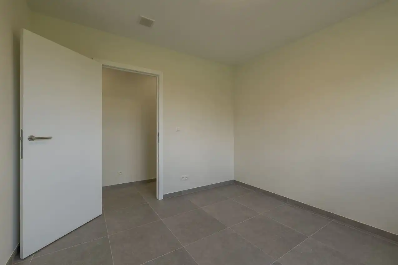 Nieuwbouwwoning, gunstig gelegen, 3 slpk, tuin, carport foto 28