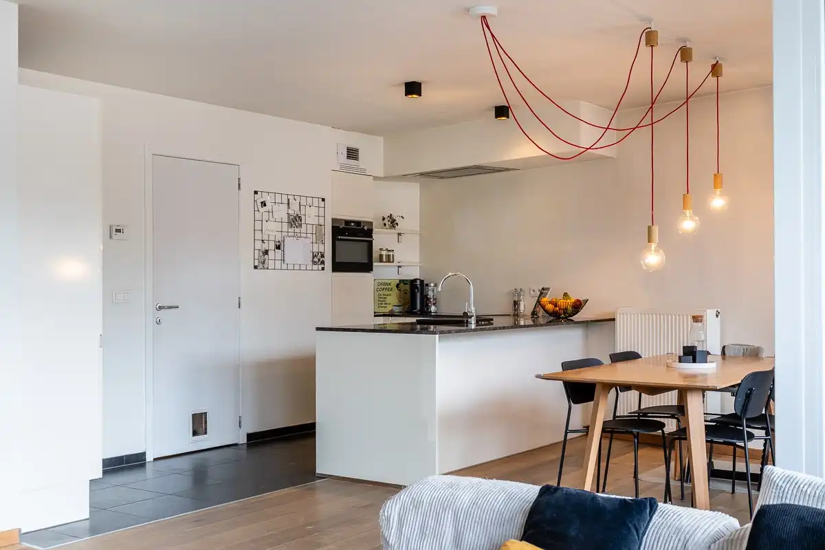 Ruim appartement met 3 slaapkamers en ondergrondse parkeerplaats foto 6