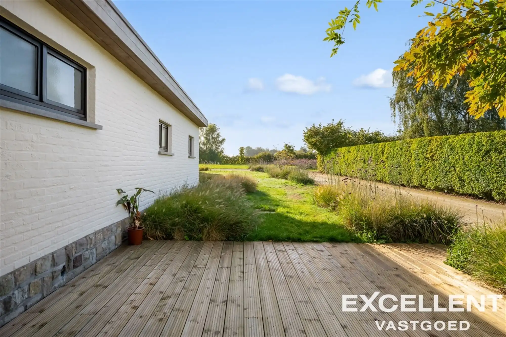 Villa met zwemvijver op een uitzonderlijk perceel foto 4
