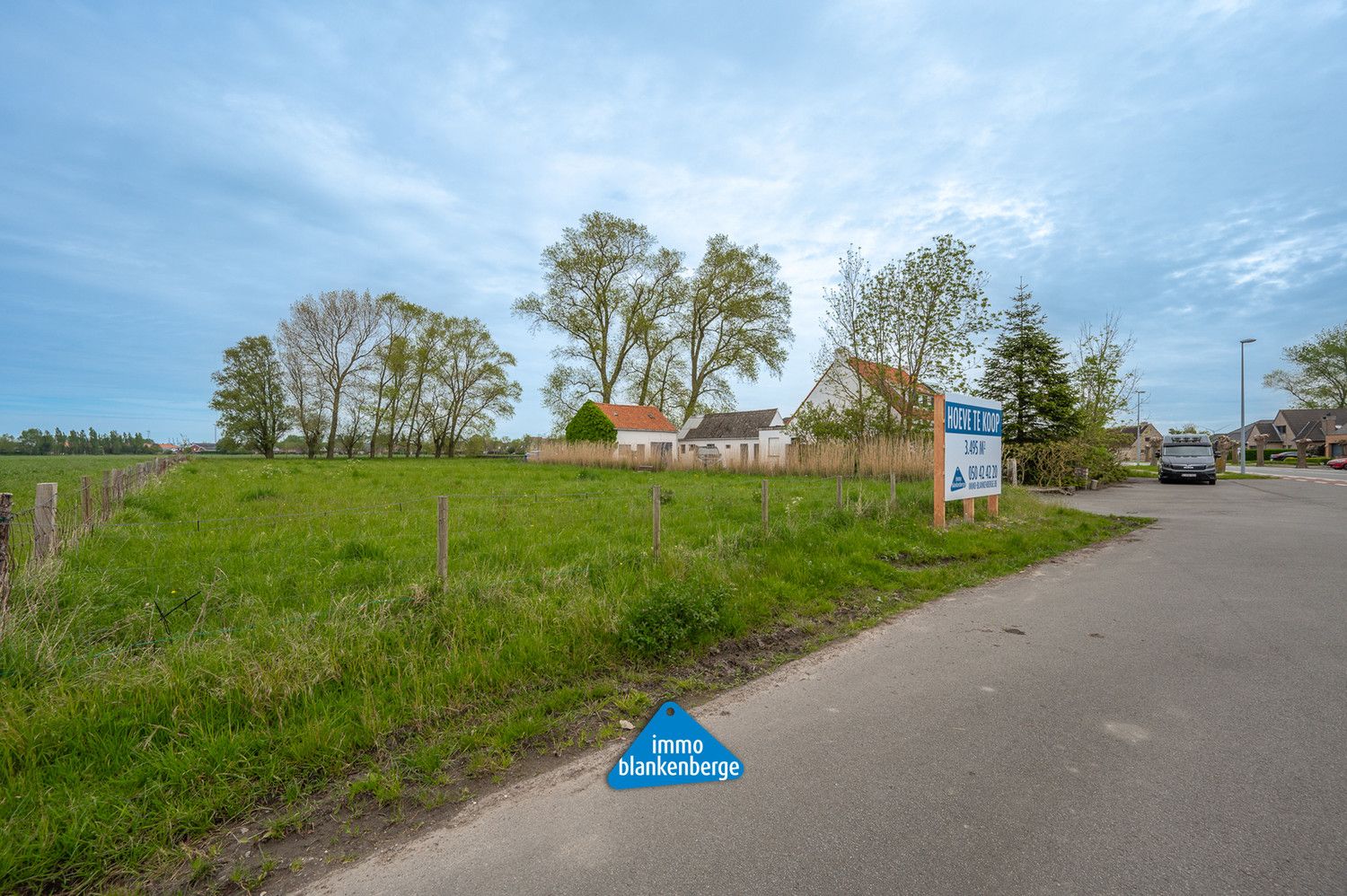 Unieke Hoeve Te Koop met 3.495m² Grond in Lissewege foto 2