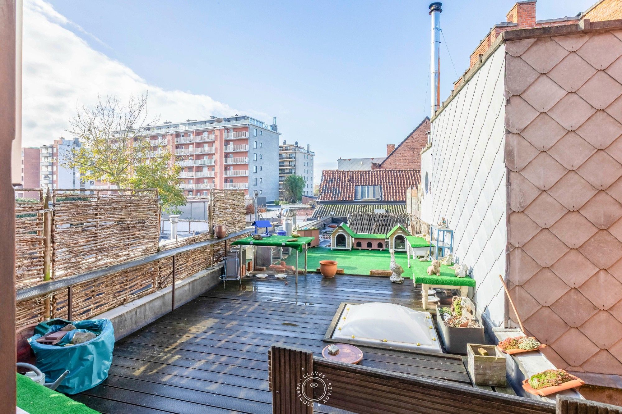 Art-deco woning met handelsruimte en garage foto 16