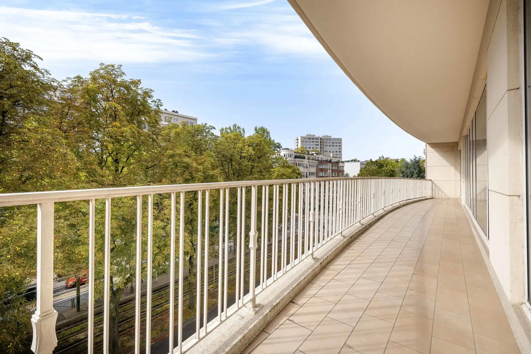 Flat 4 slpkamers ± 238 m². Grote terrassen & garage - EPC D+ foto 3