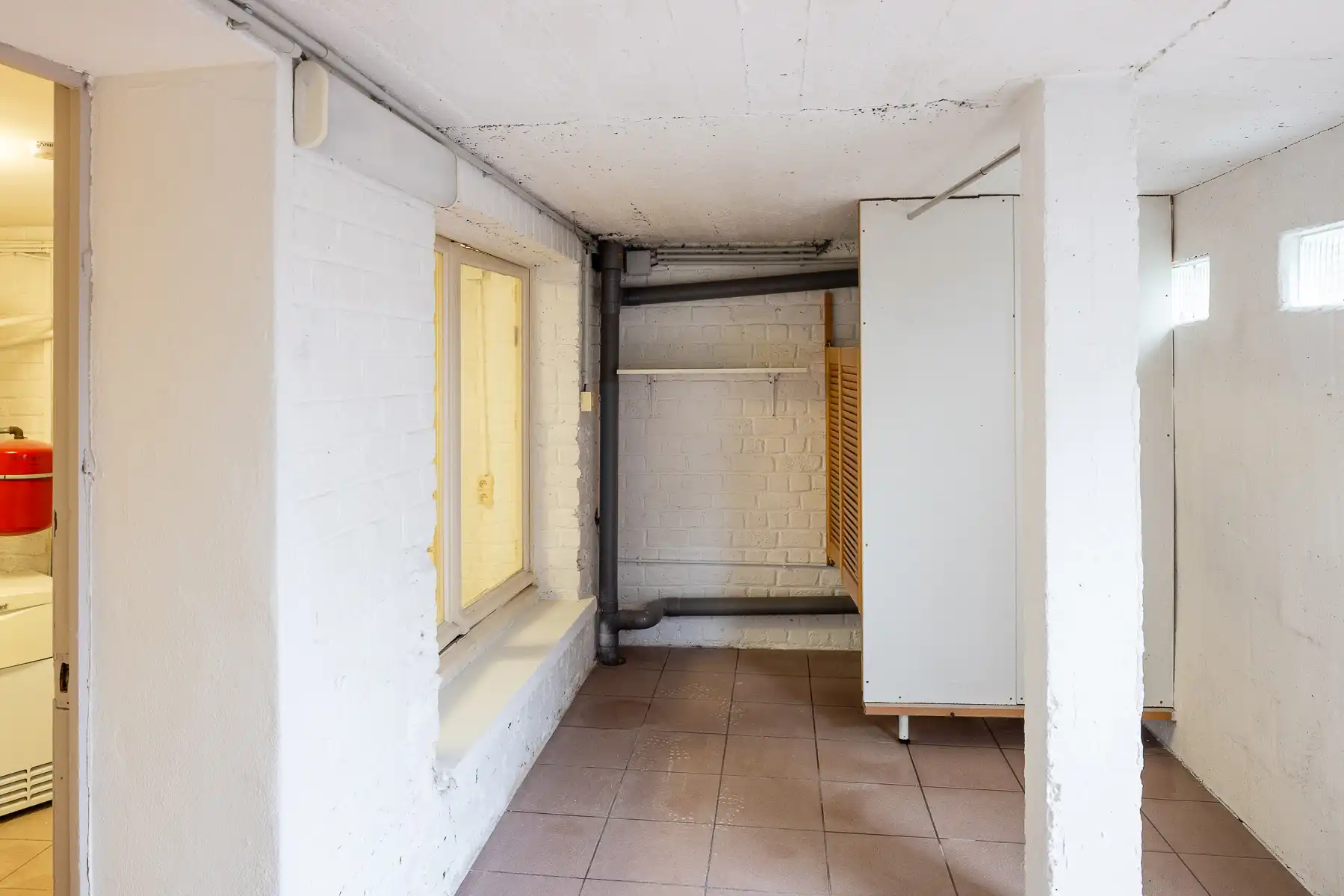 Ruime woning met buitenkoer en garage foto 18