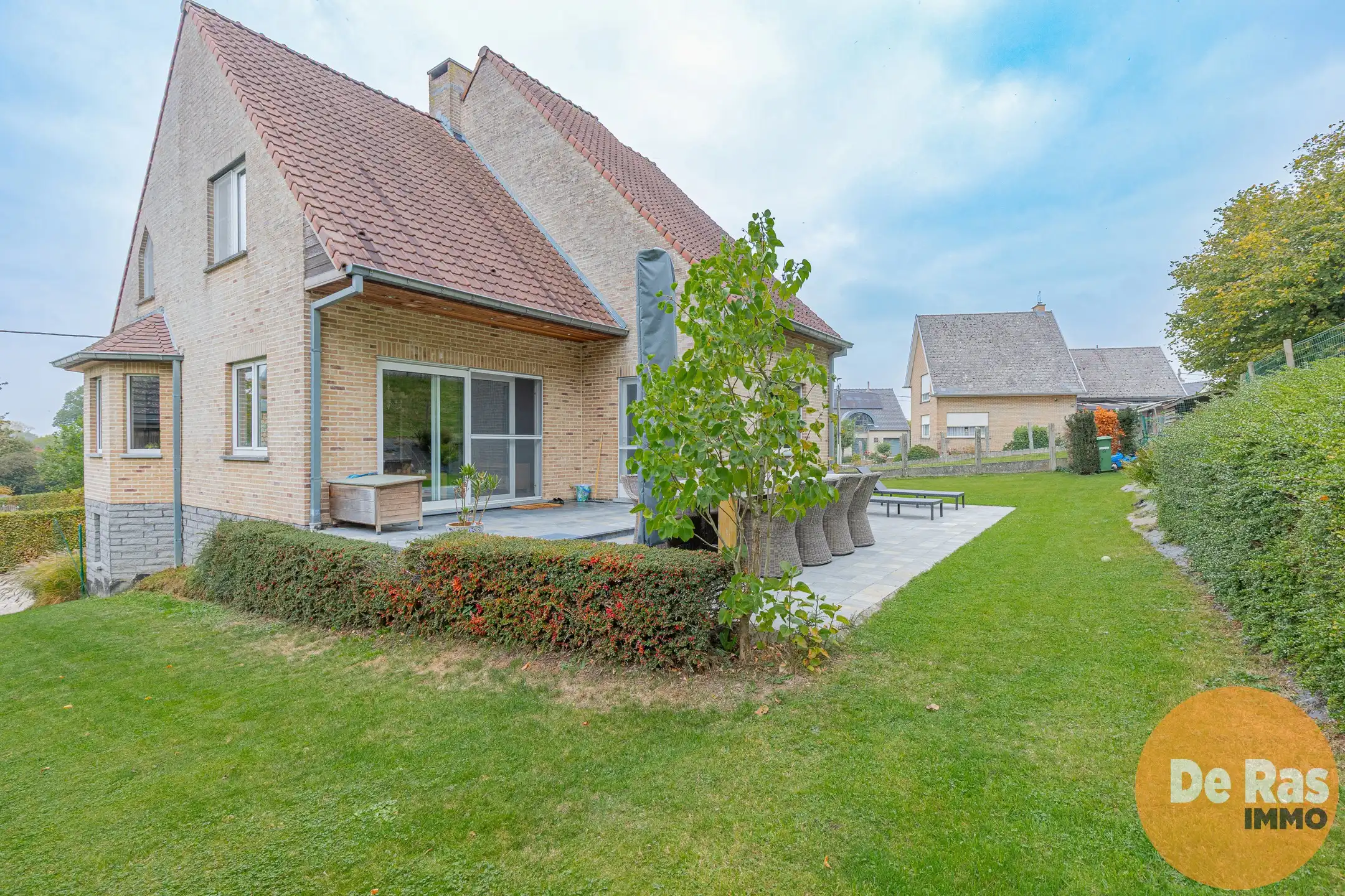 HERZELE- Degelijke open bebouwing met verrassend veel ruimte foto 2