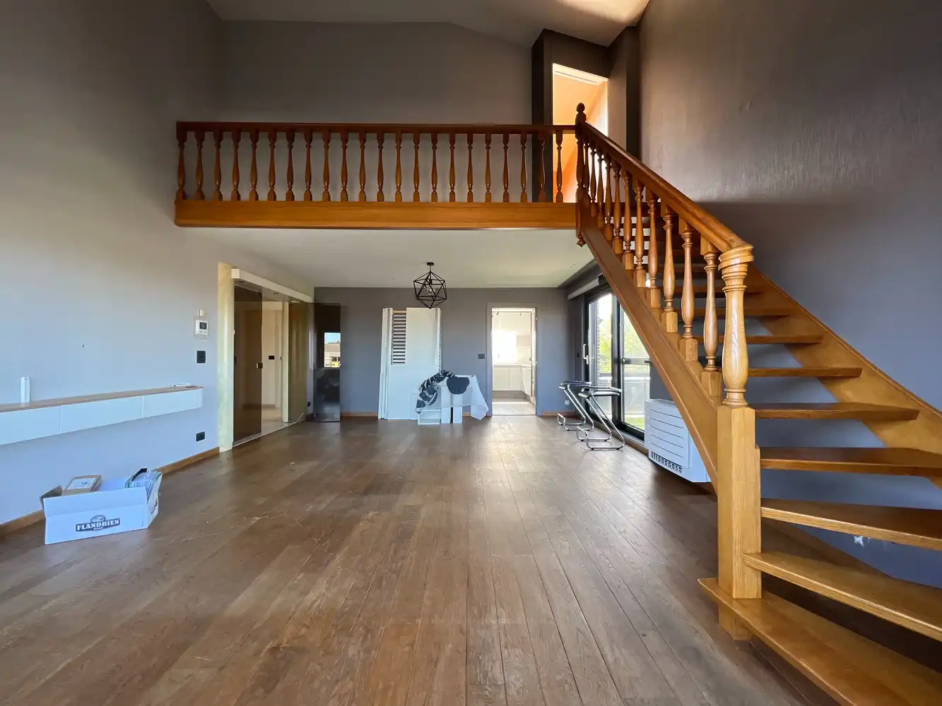 Lichtrijk appartement met 2 slaapkamers + garage foto 2