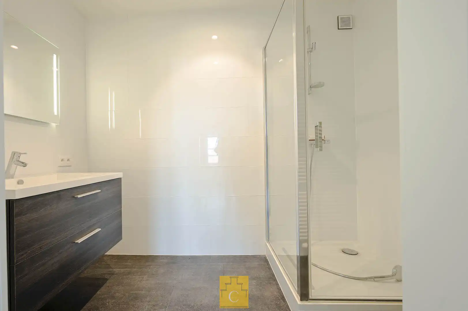 Gemeubeld appartement in stijlvol herenhuis, rustig gelegen nabij een rei foto 14