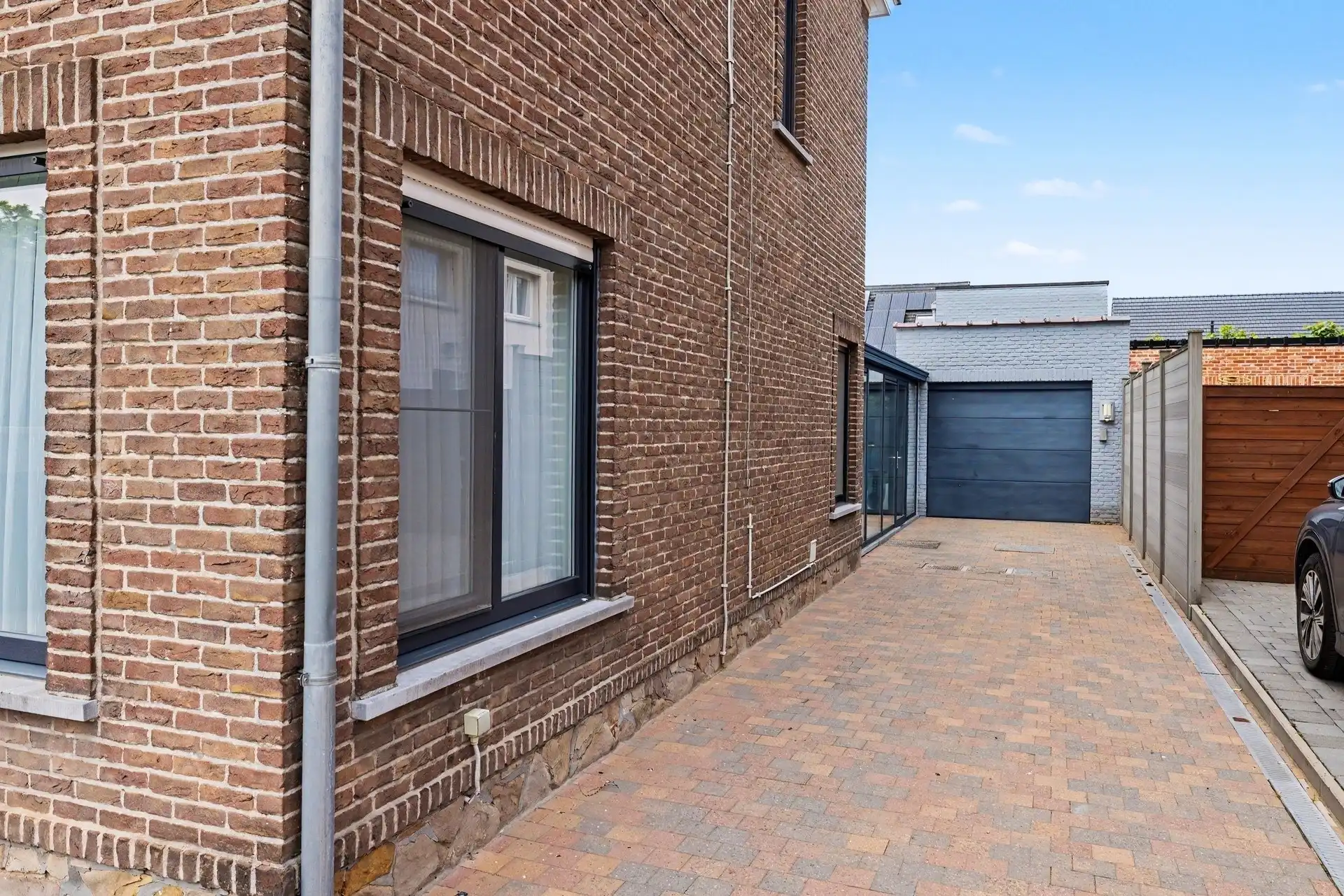 Goed gelegen halfopen bebouwing met ruime oprit, 3 slaapkamers en tuin foto 24