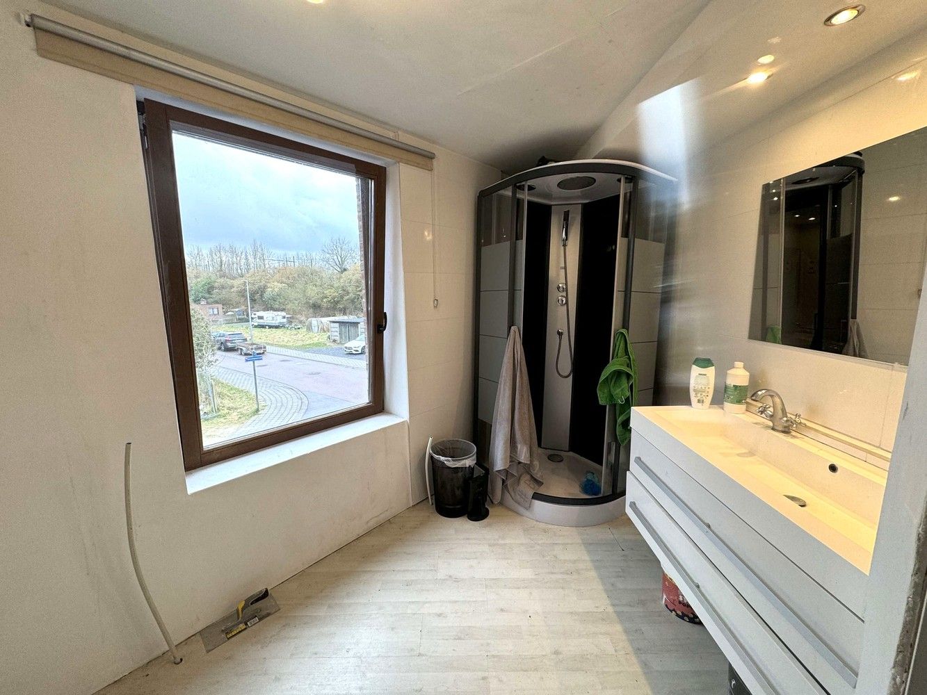 Instapklaar hoekpand met 3 slaapkamers en tuintje in Leuven foto 18
