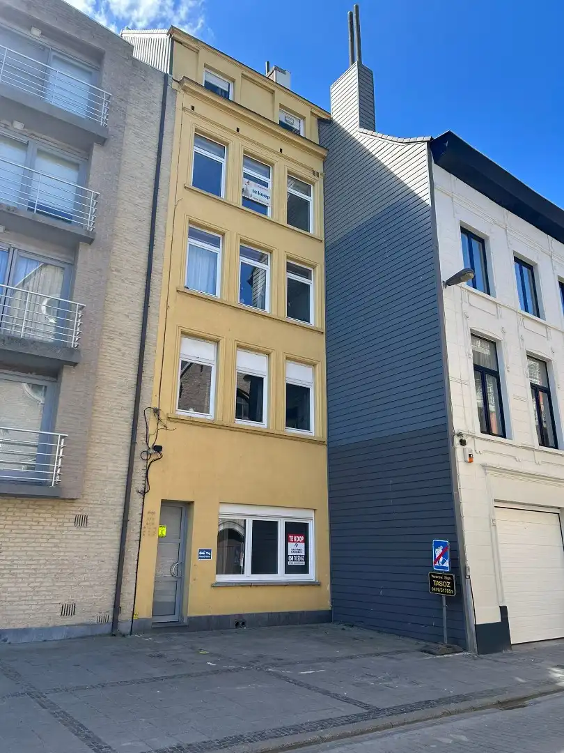 GERENOVEERD 1 SLPK APP MET ZONNIG TERRAS IN CENTRUM  foto {{pictureIndex}}
