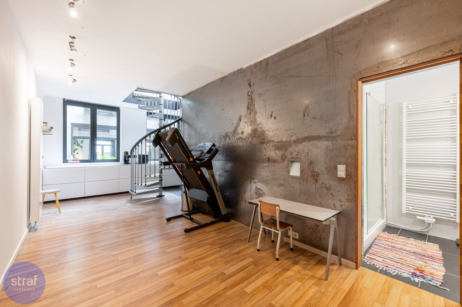 Twee terrassen, vier slaapkamers & tonnen karakter foto 19