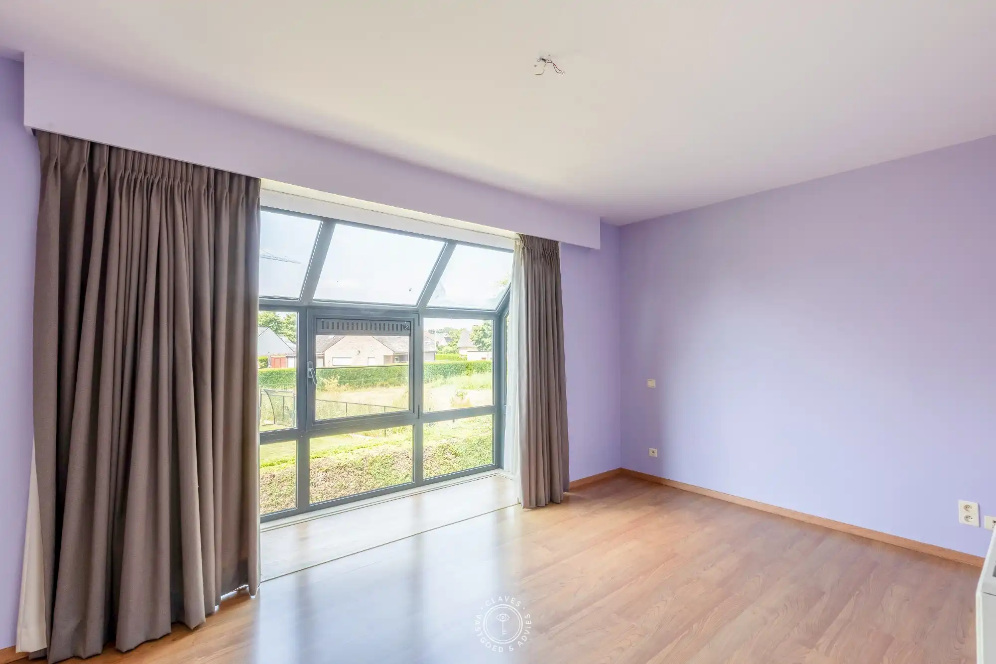 Ruim appartement met drie slaapkamers en zonnig terras foto 9