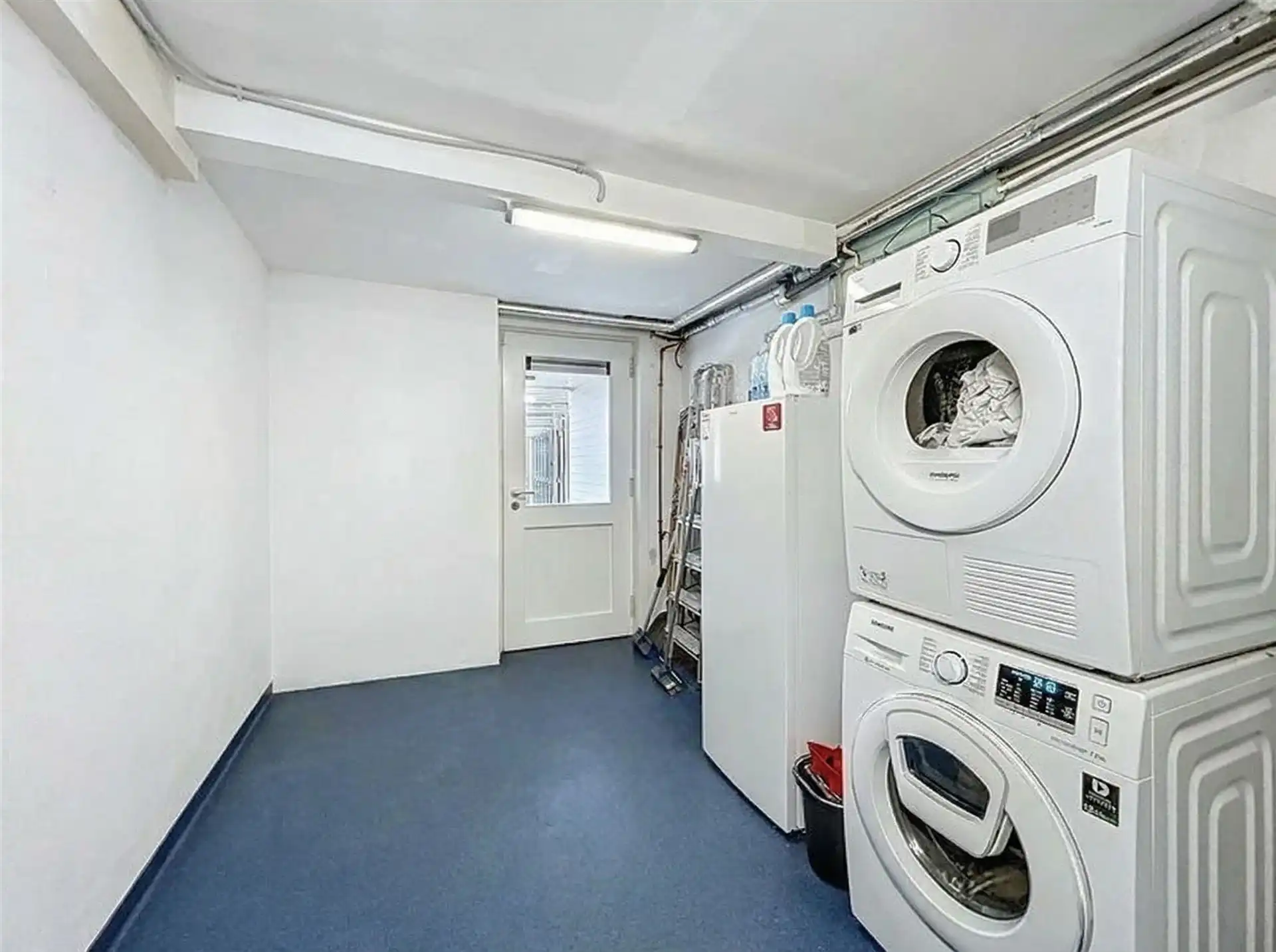 Moderne gezinswoning met 3 ruime slaapkamers en inpandige garage! foto 18