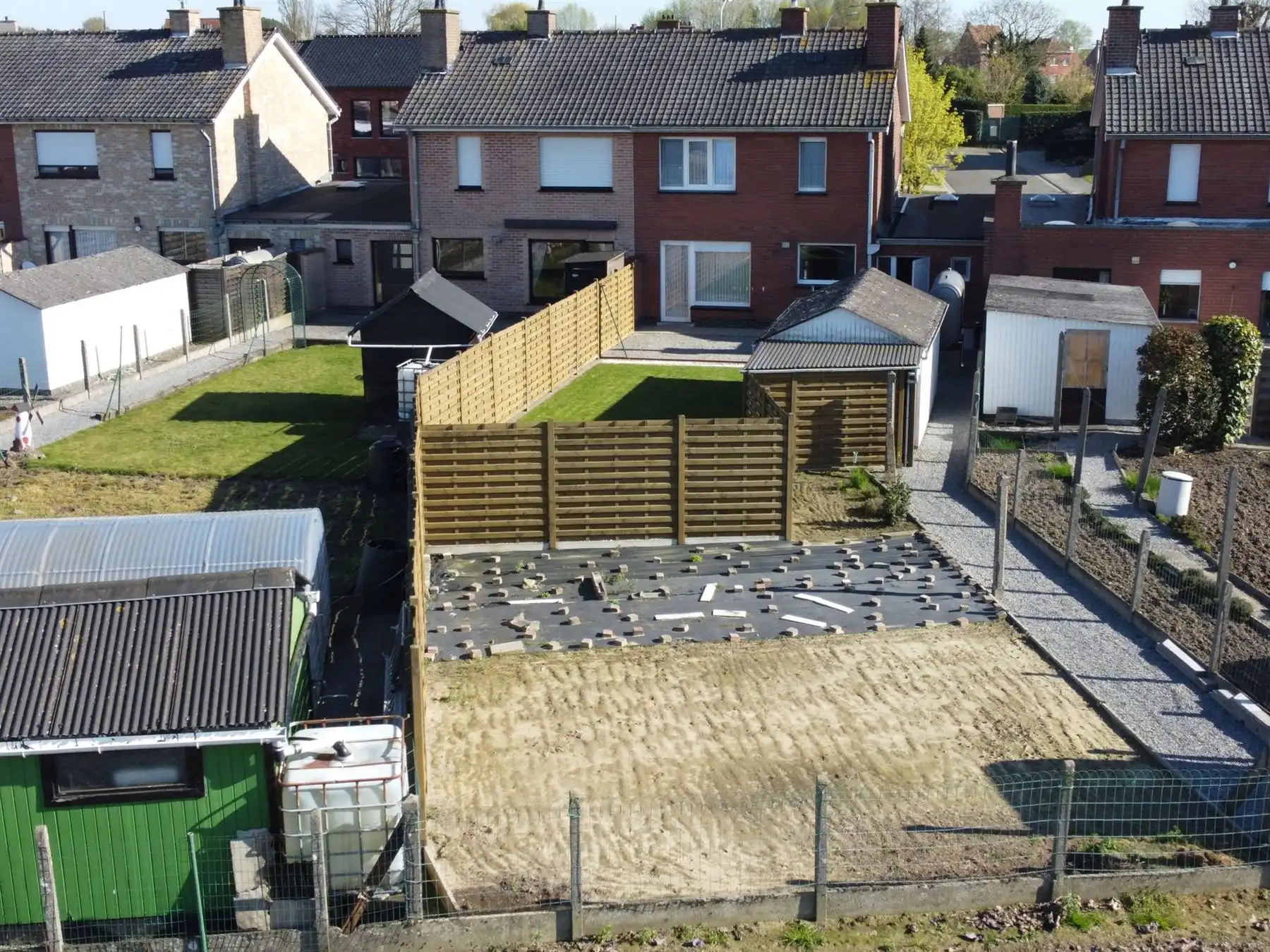 Rustig wonen in een doodlopende straat, met open zicht en een ruime tuin foto 2