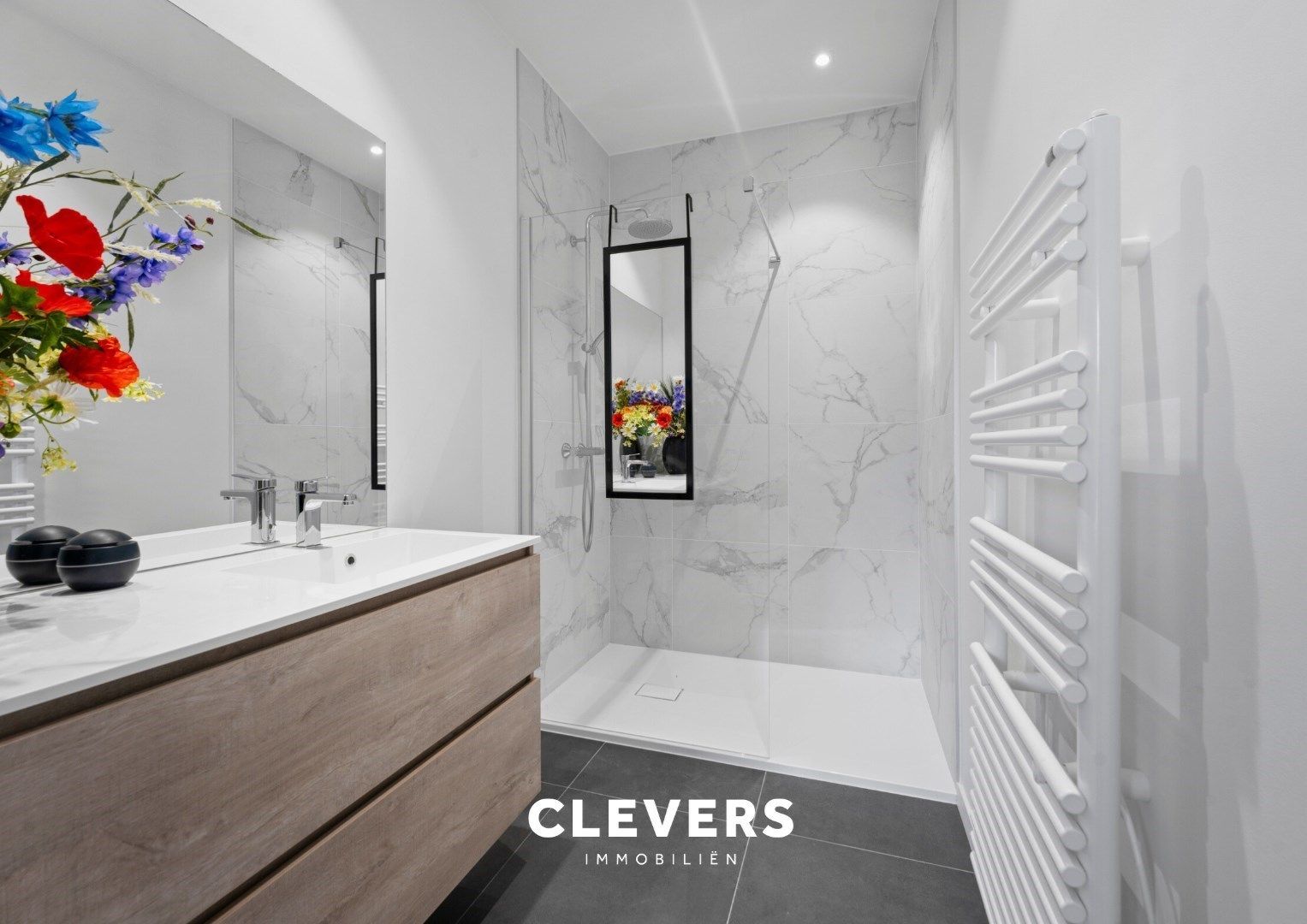 Luxueuze, moderne villa in rustige residentiële omgeving foto 21