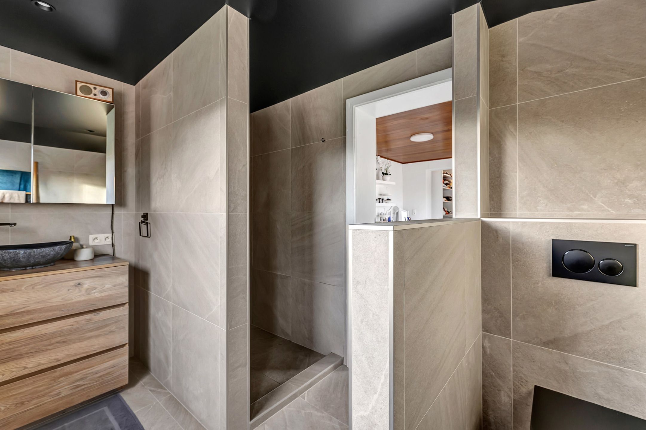 Instapklare woning met 5 slpks, tuin en fietsgarage foto 19