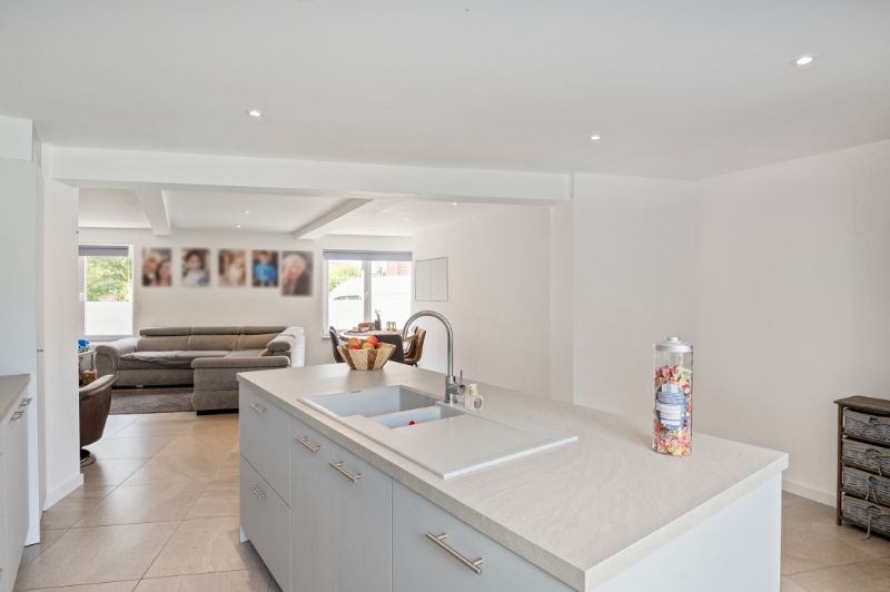 Instapklare woning met 4 slaapkamers en zonnige tuin foto 9