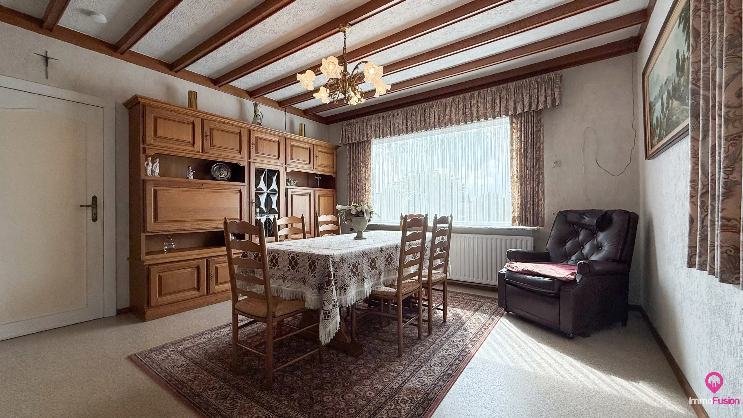 Rustig gelegen woning met dubbele garage, kelder en privacy! foto 7