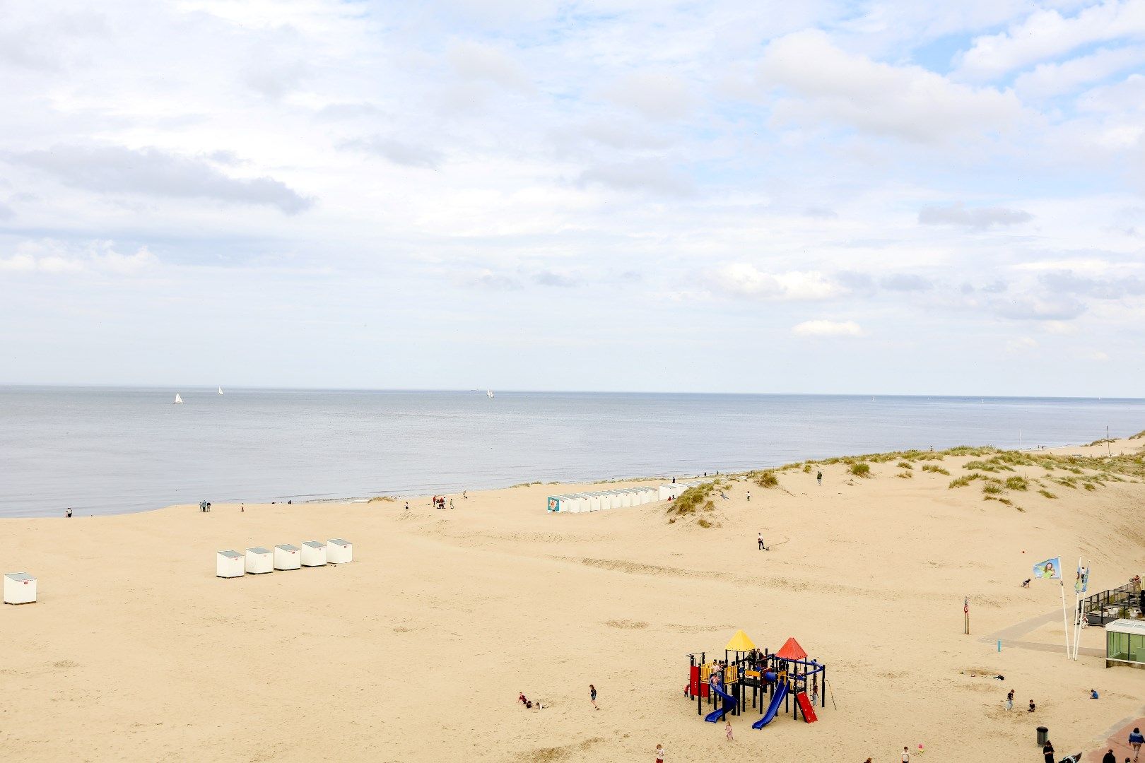 Prachtig appartement met frontaal zeezicht op de zeedijk Oostduinkerke foto 17