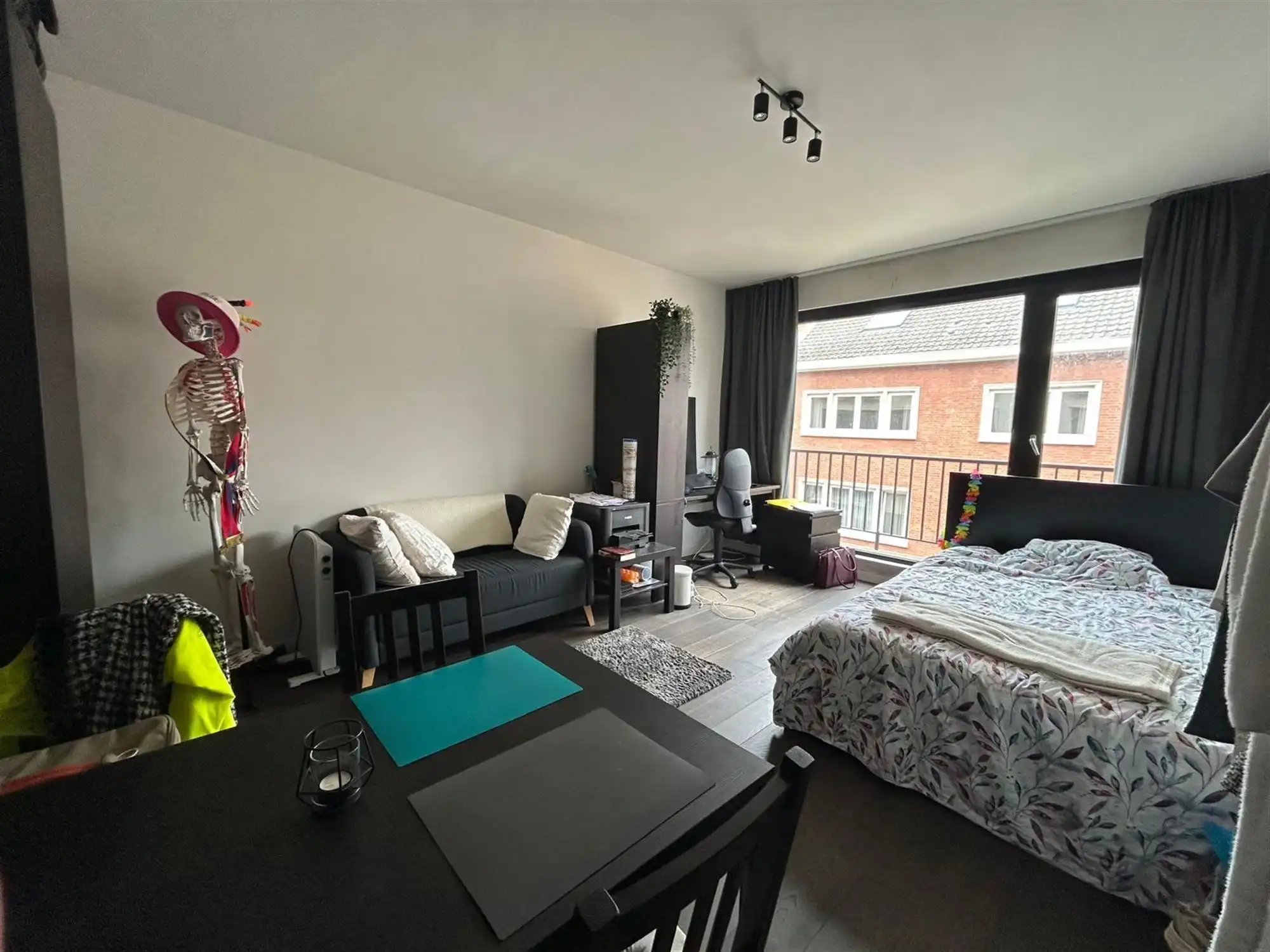 Studio te huur! foto {{pictureIndex}}