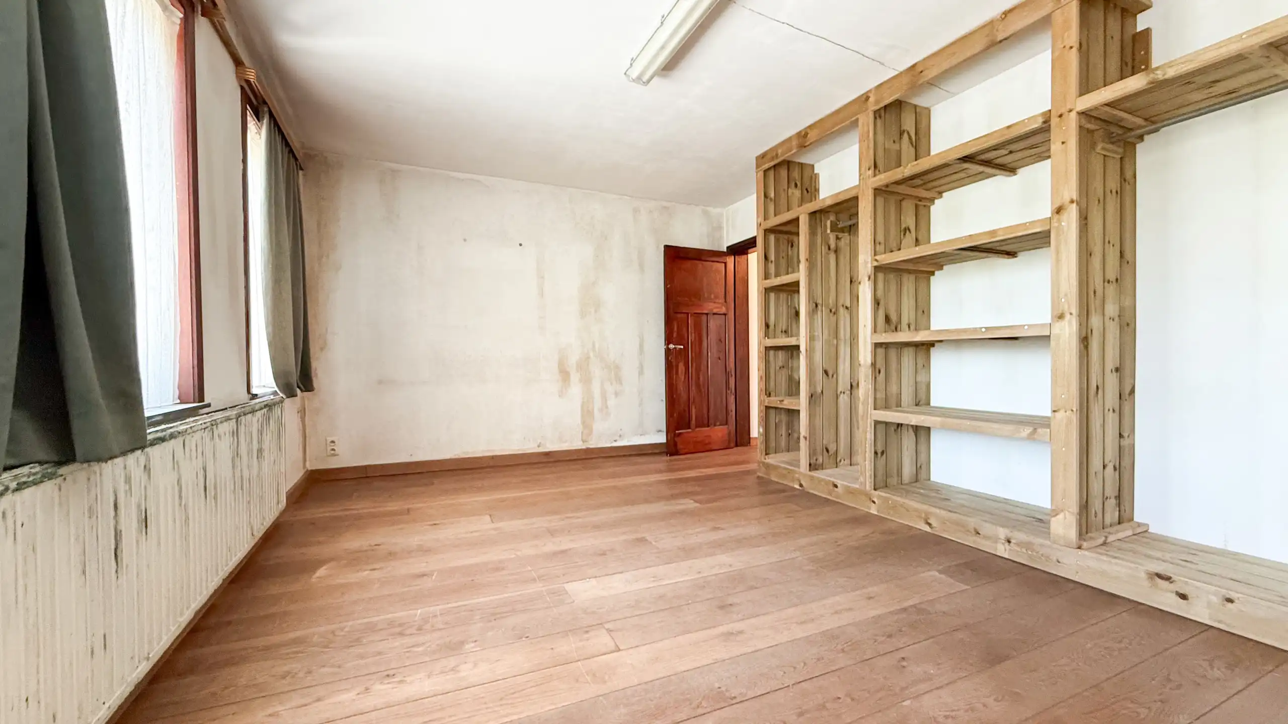 Te renoveren woning met 3 slpkms op ruim perceel van 8a58ca! foto 24