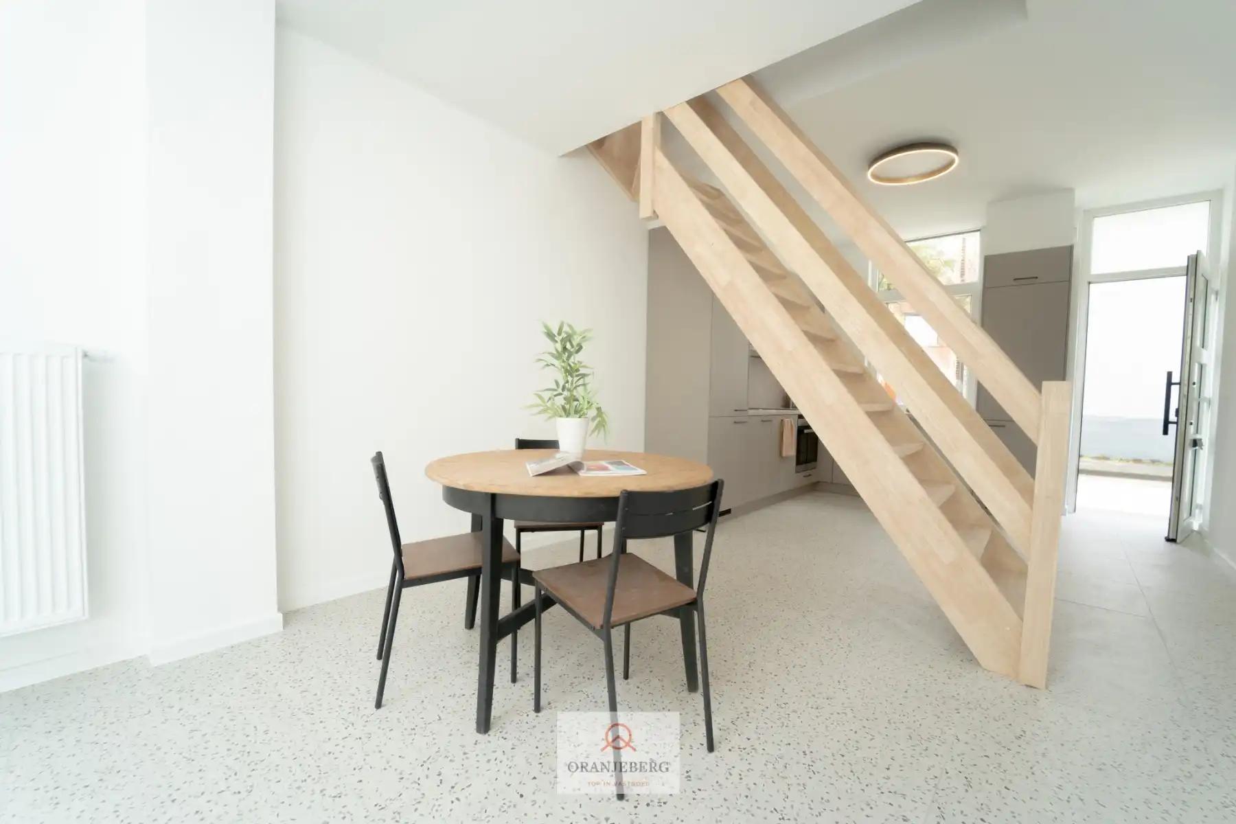 Lichtrijke gerenoveerde woning foto 7