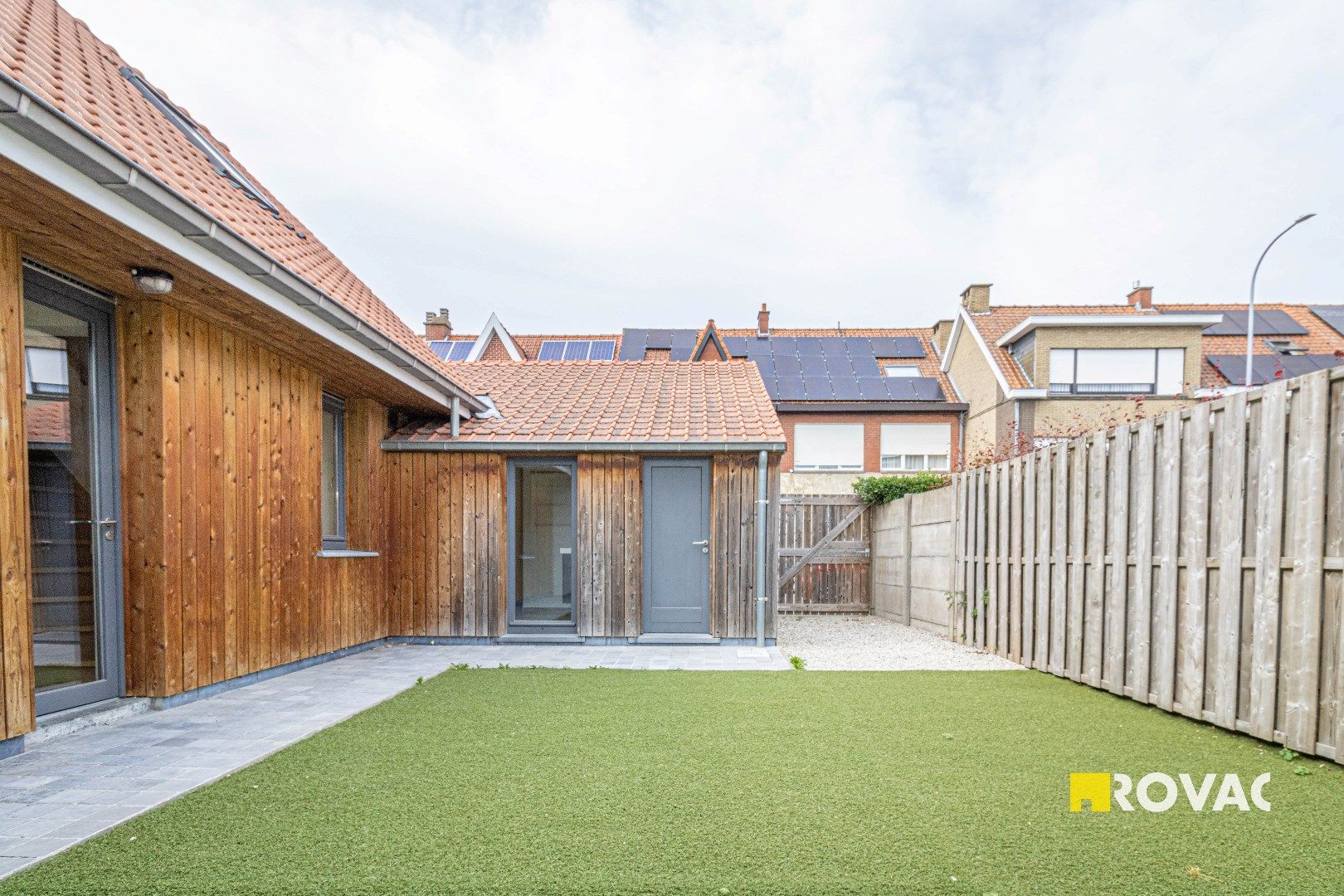 Gerenoveerde hoekwoning met 2 slaapkamers, tuin en uitweg.  foto 25