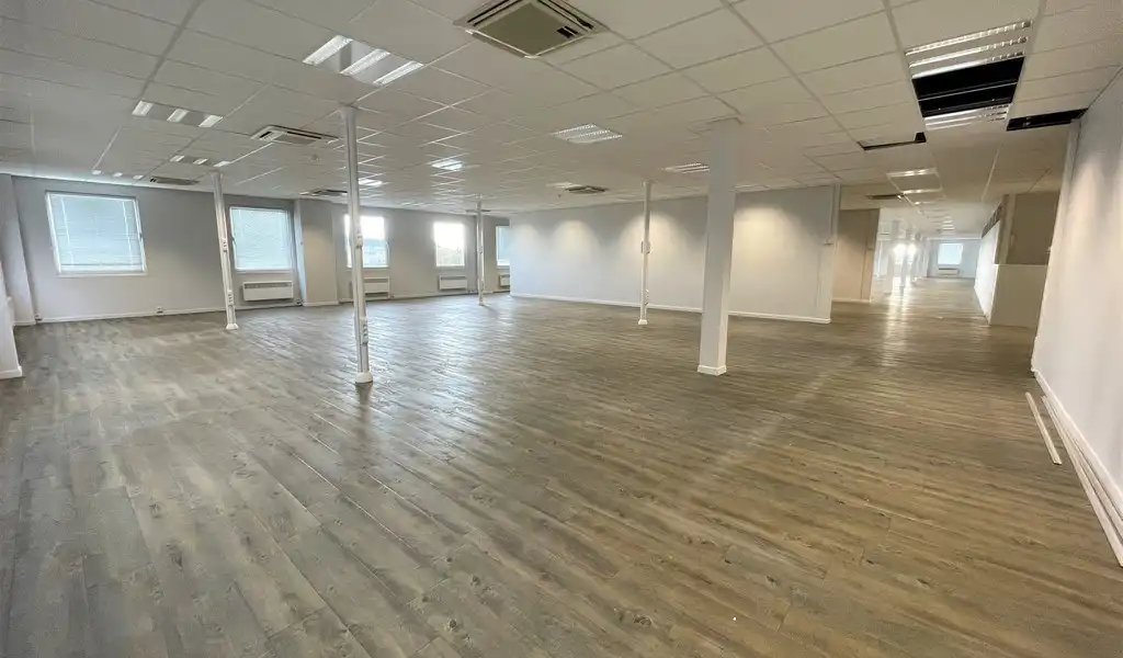 Instapklaar kantoor te huur in Immogranit Building Drongen foto 3