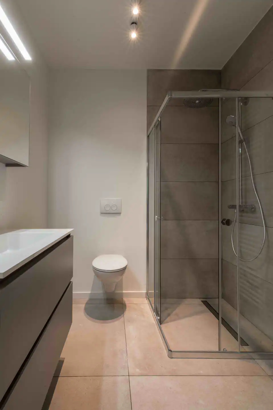 Modern 1-slaapkamerappartement met zuidgericht terras foto 5