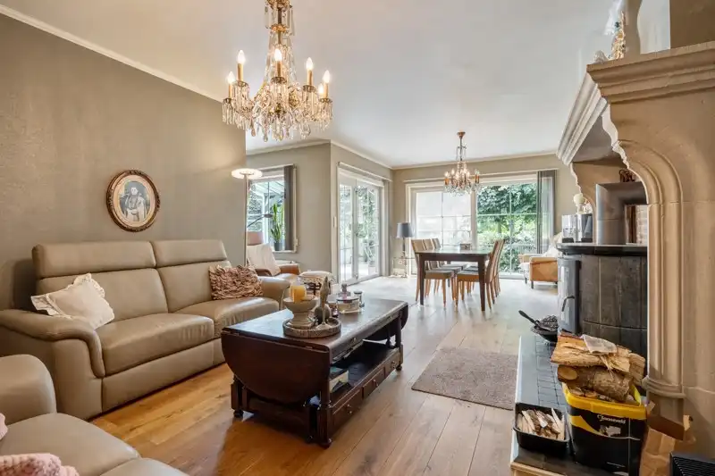 Luxueuze, halfopen bebouwing met 3 slaapkamers, inpandige garage en een prachtige tuin foto 6