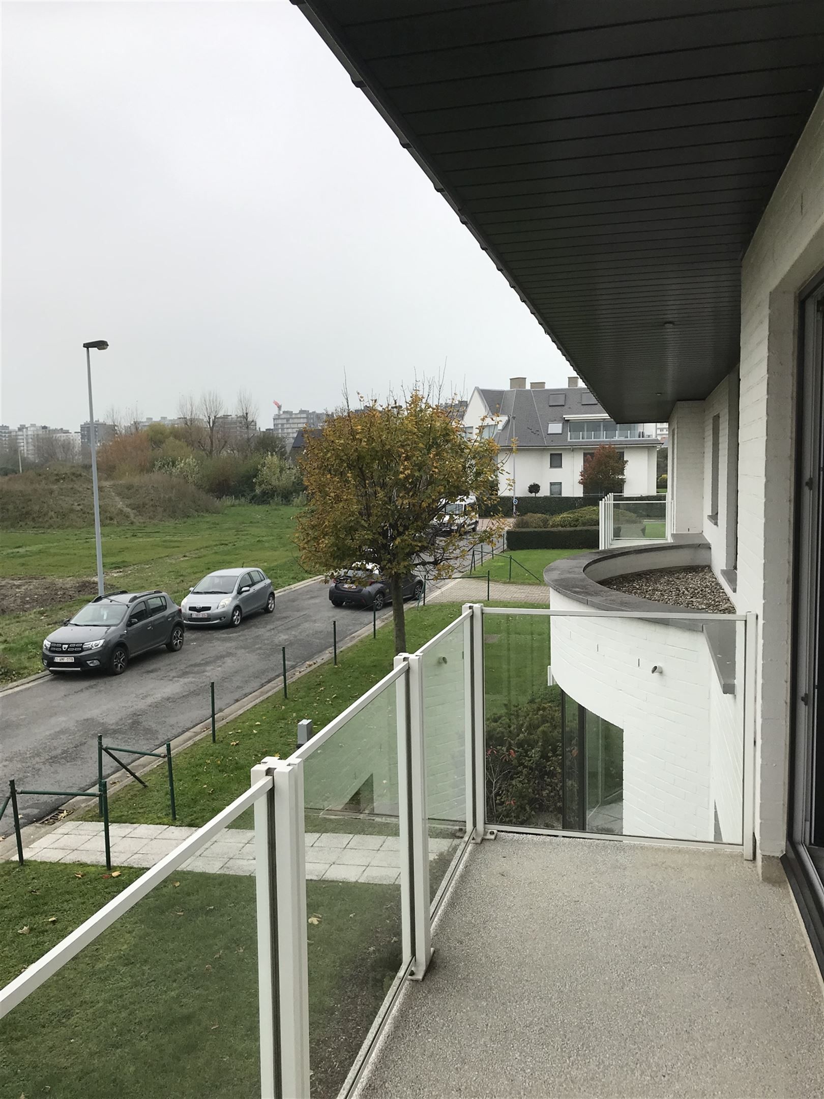 2 slaapkamerappartement te huur met garage foto 12