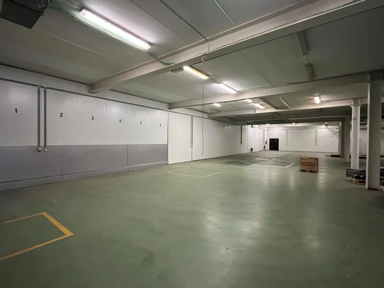 +/- 1790m² bedrijfsgebouw foto 2