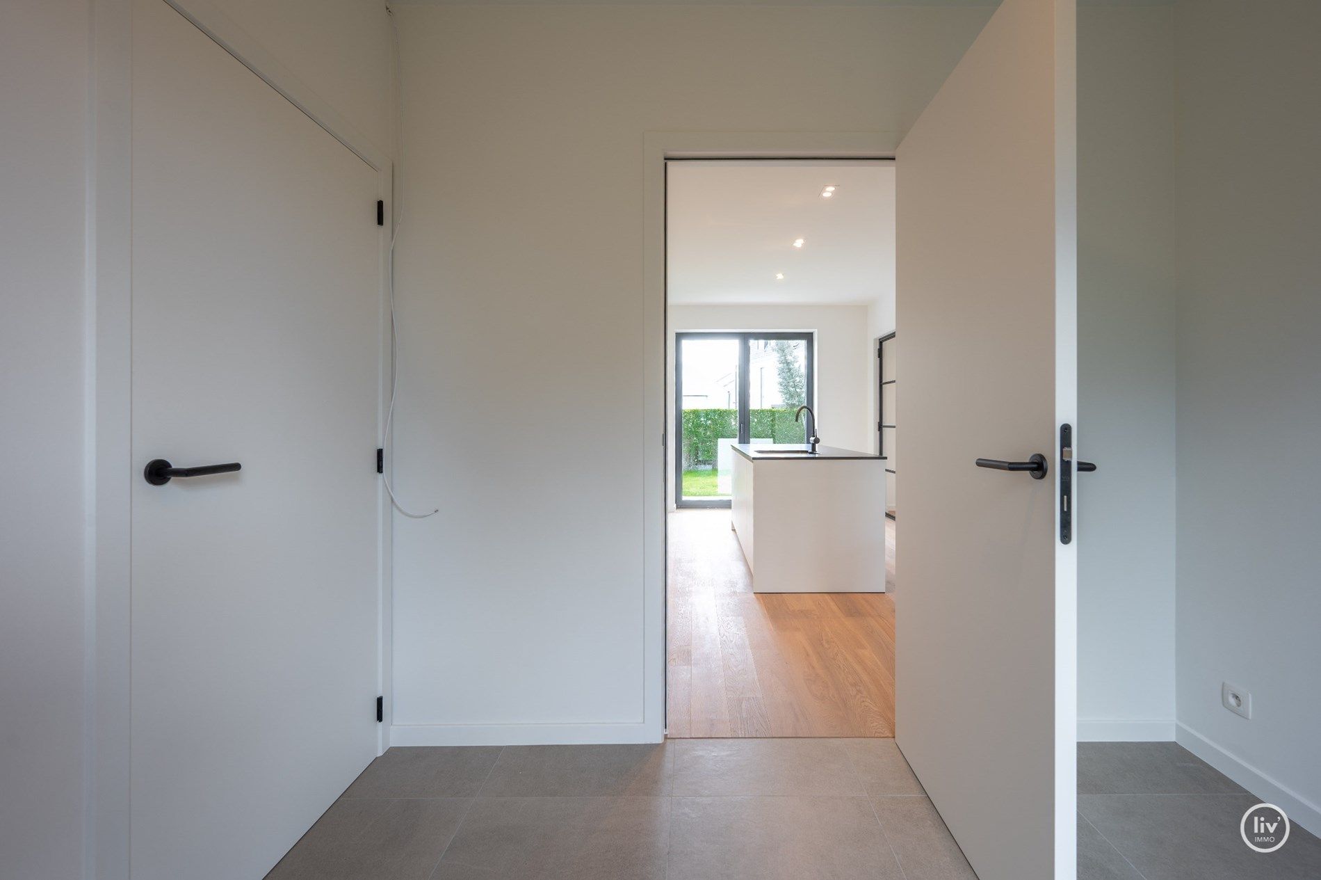 Prachtige alleenstaande en energiezuinige villa met zwembad en alle hedendaags modern comfortgelegen op een terrein van 699 m² en dit in een residentiële villaw foto 33