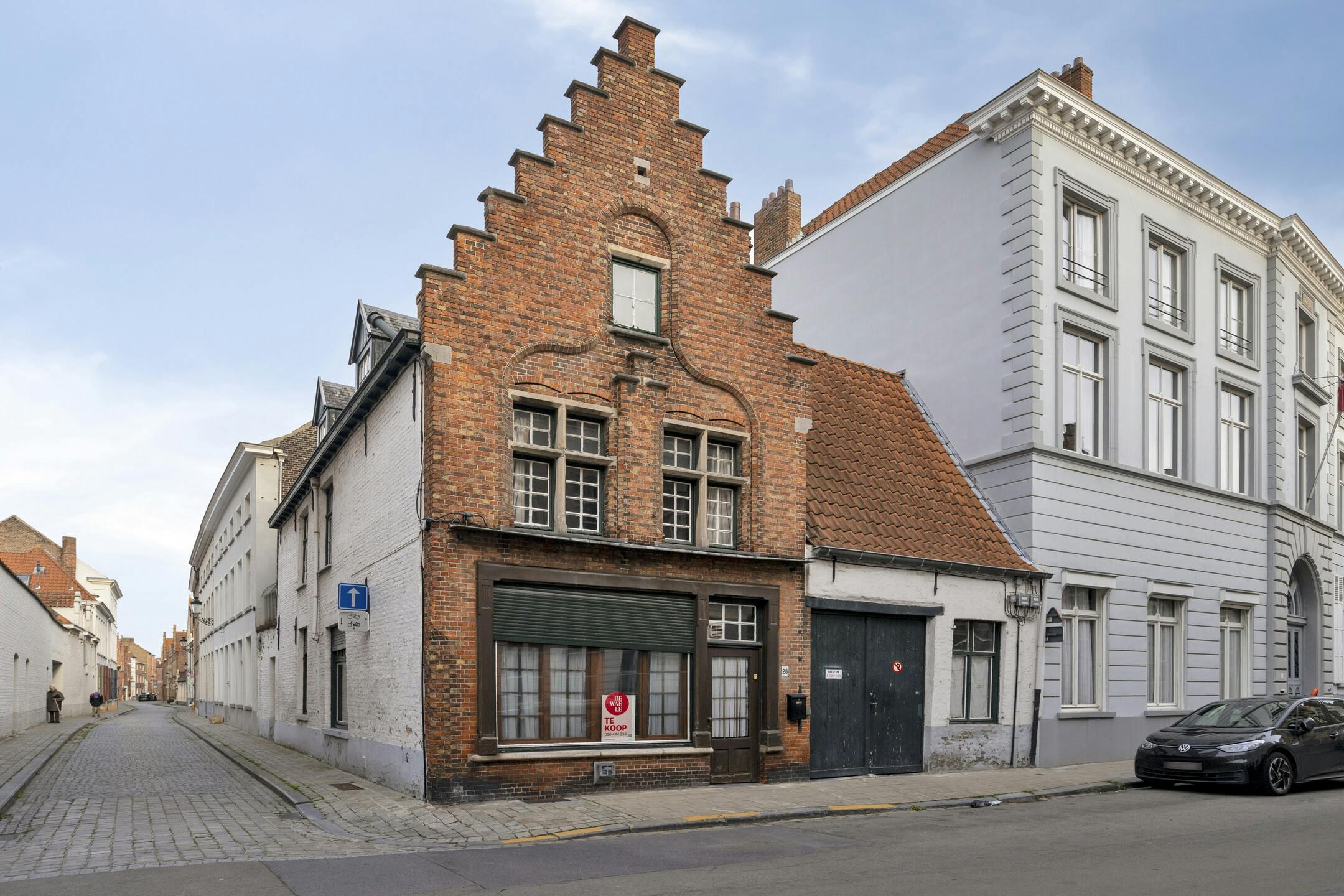 Hoofdfoto van de publicatie: Hoekhuis te koop in centrum Brugge 