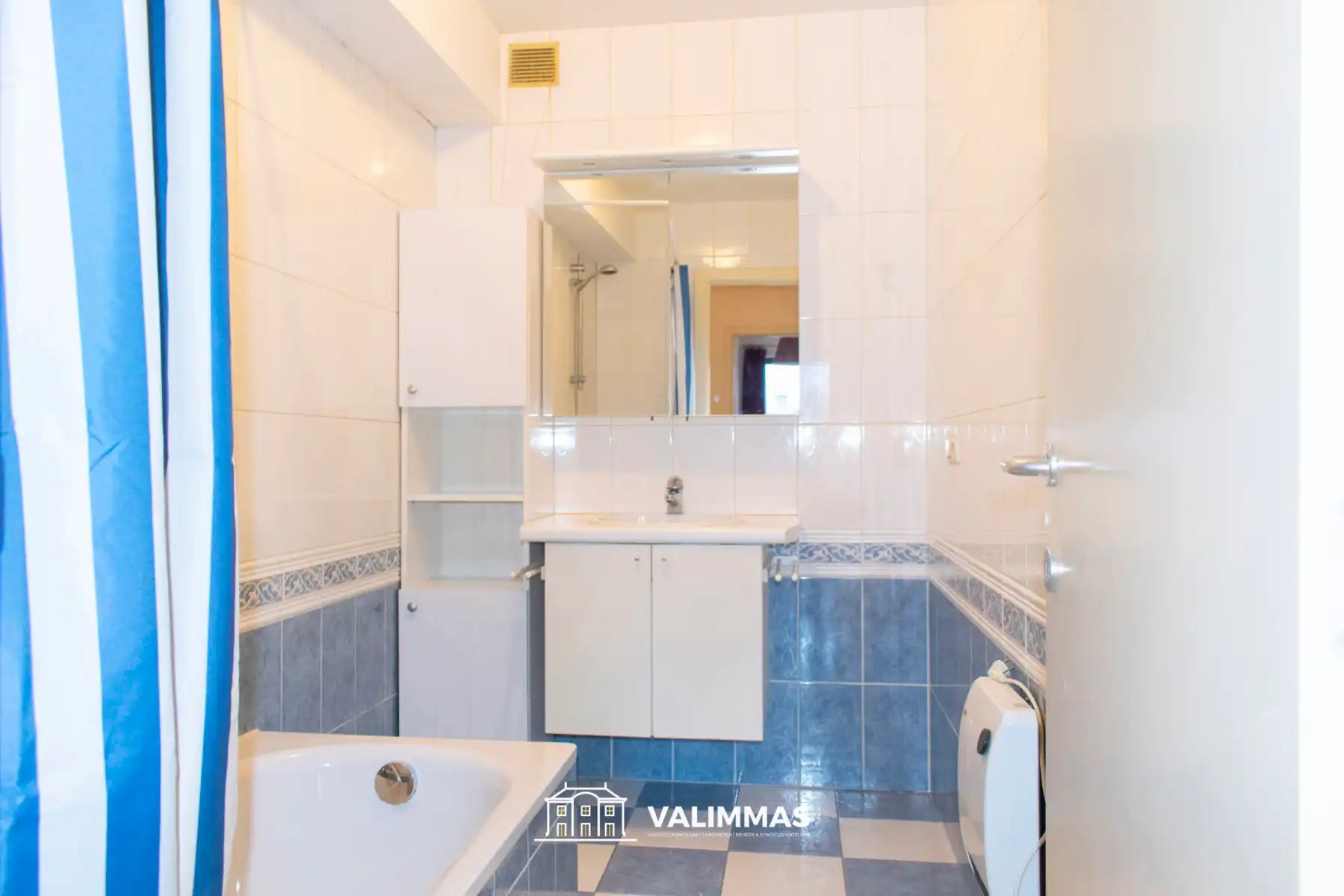 Verzorgd & instapklaar appartement met individuele garage... foto 8