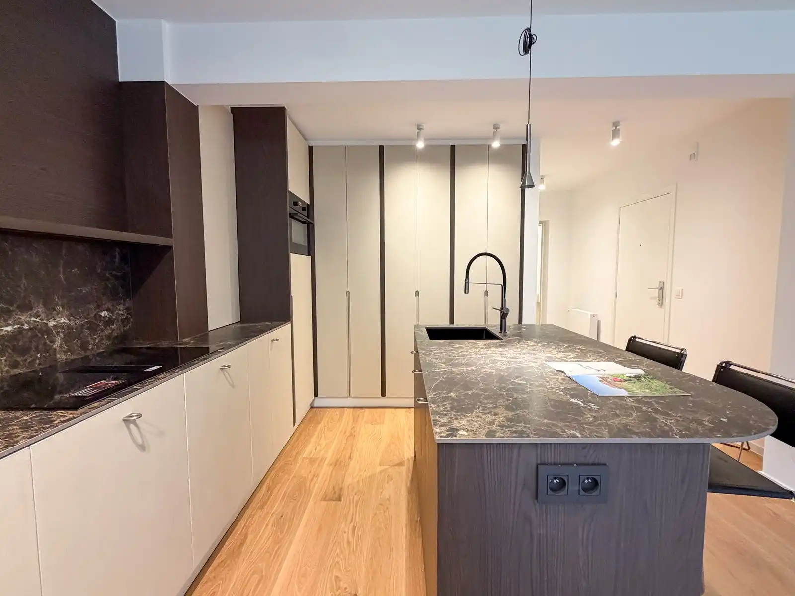 Lichtrijk, volledig gerenoveerd appartement met 2 slpk pal aan het park foto 8